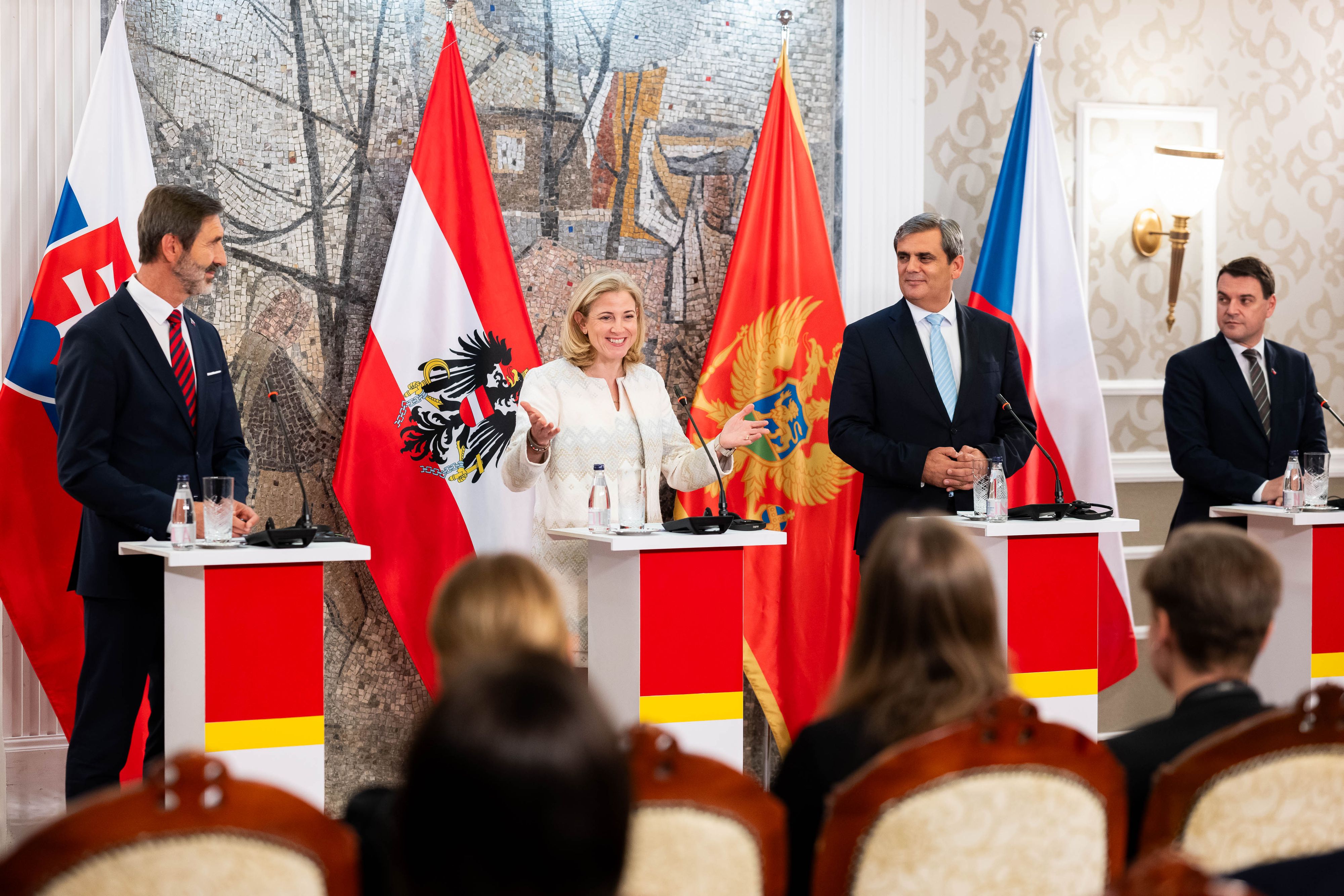 Beate Meinl-Reisinger besuchte am Freitag Montenegro.