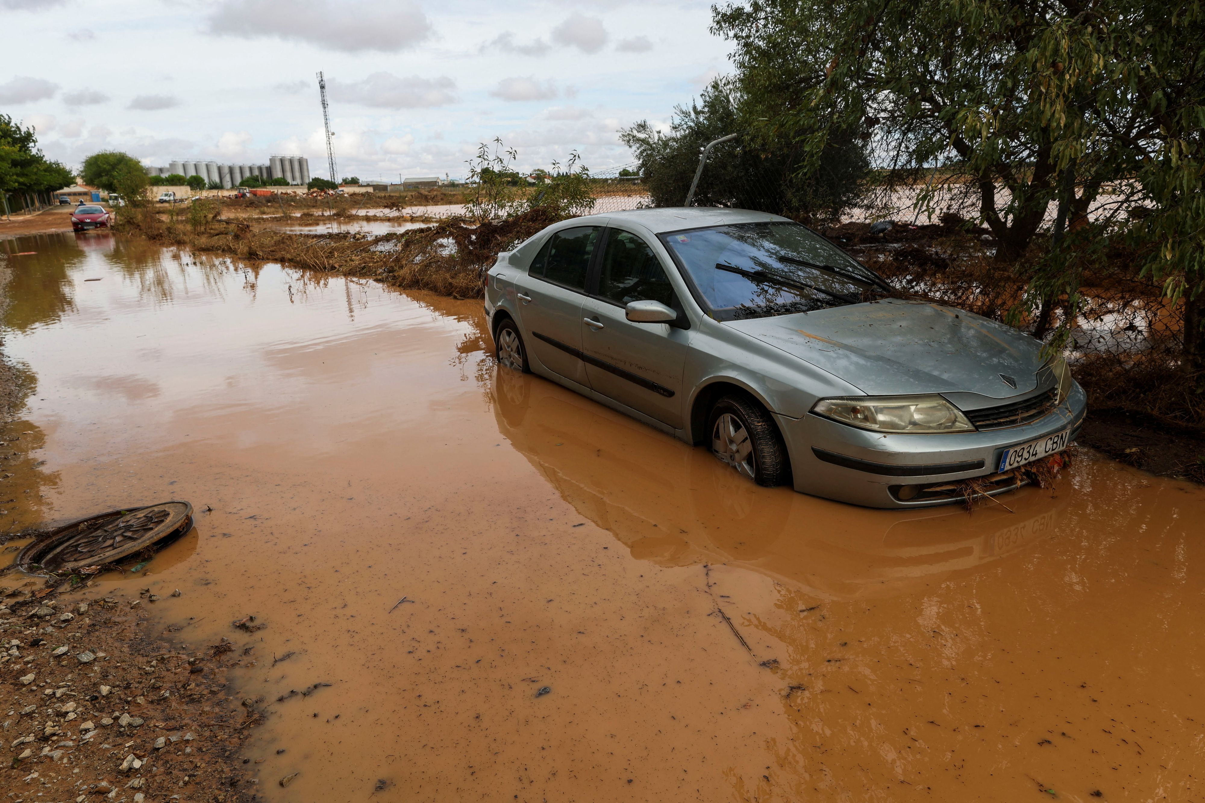 Heute.at - Sturzfluten in Spanien reißen Autos mit