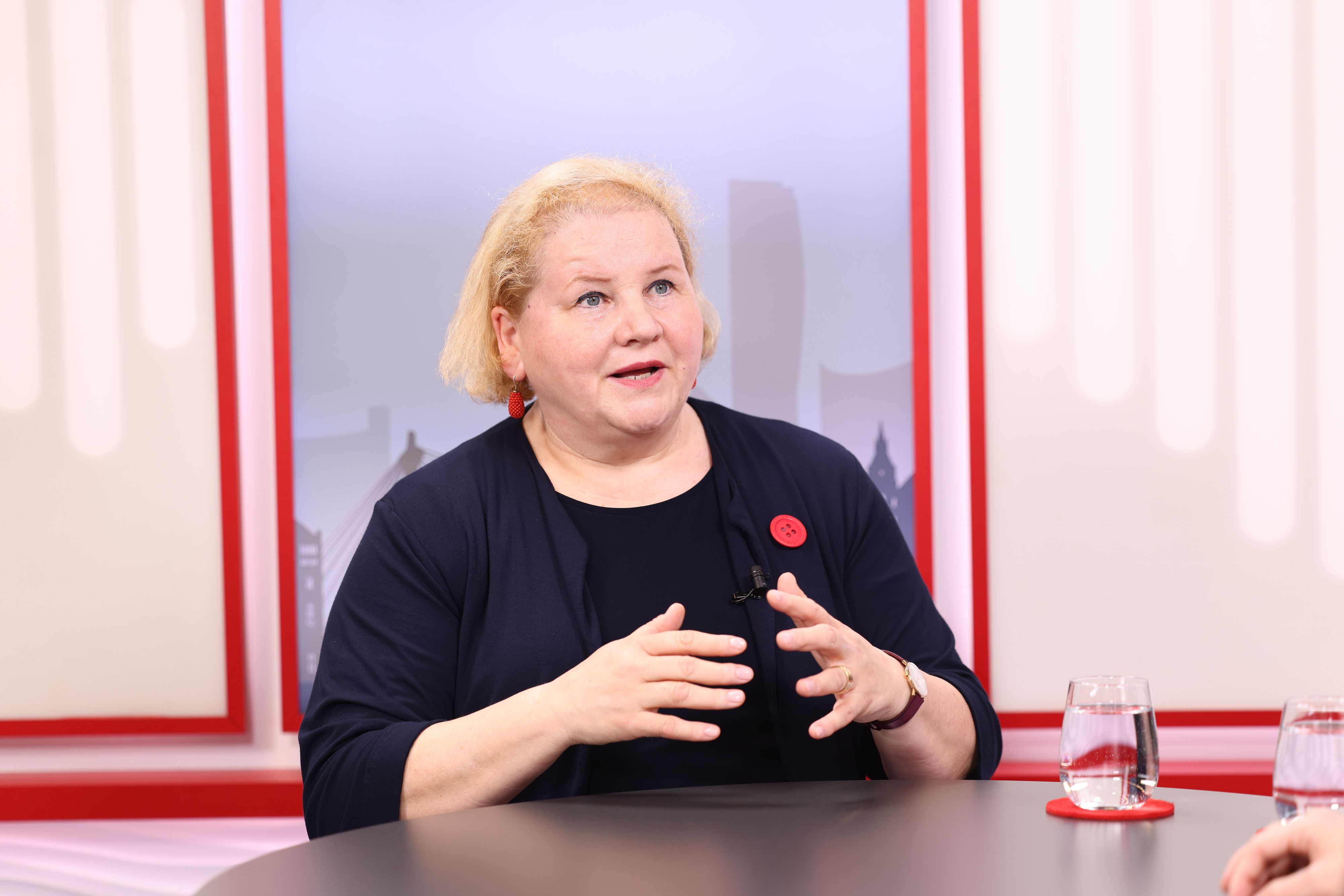Sozialminister Korinna Schumann (SPÖ) fordert eine gestaffelte 