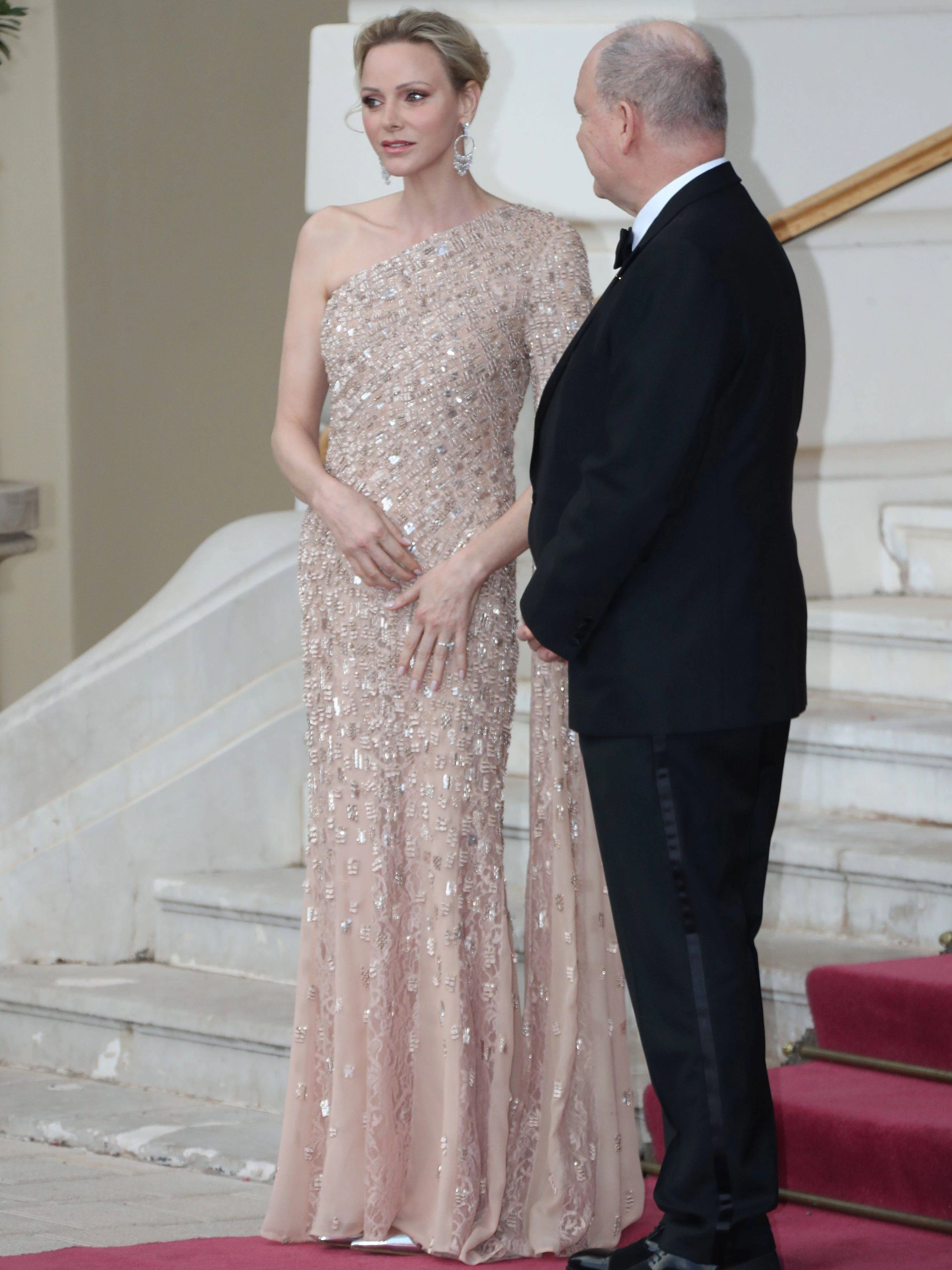 Charlène zeigt sich als Märchen-Prinzessin.