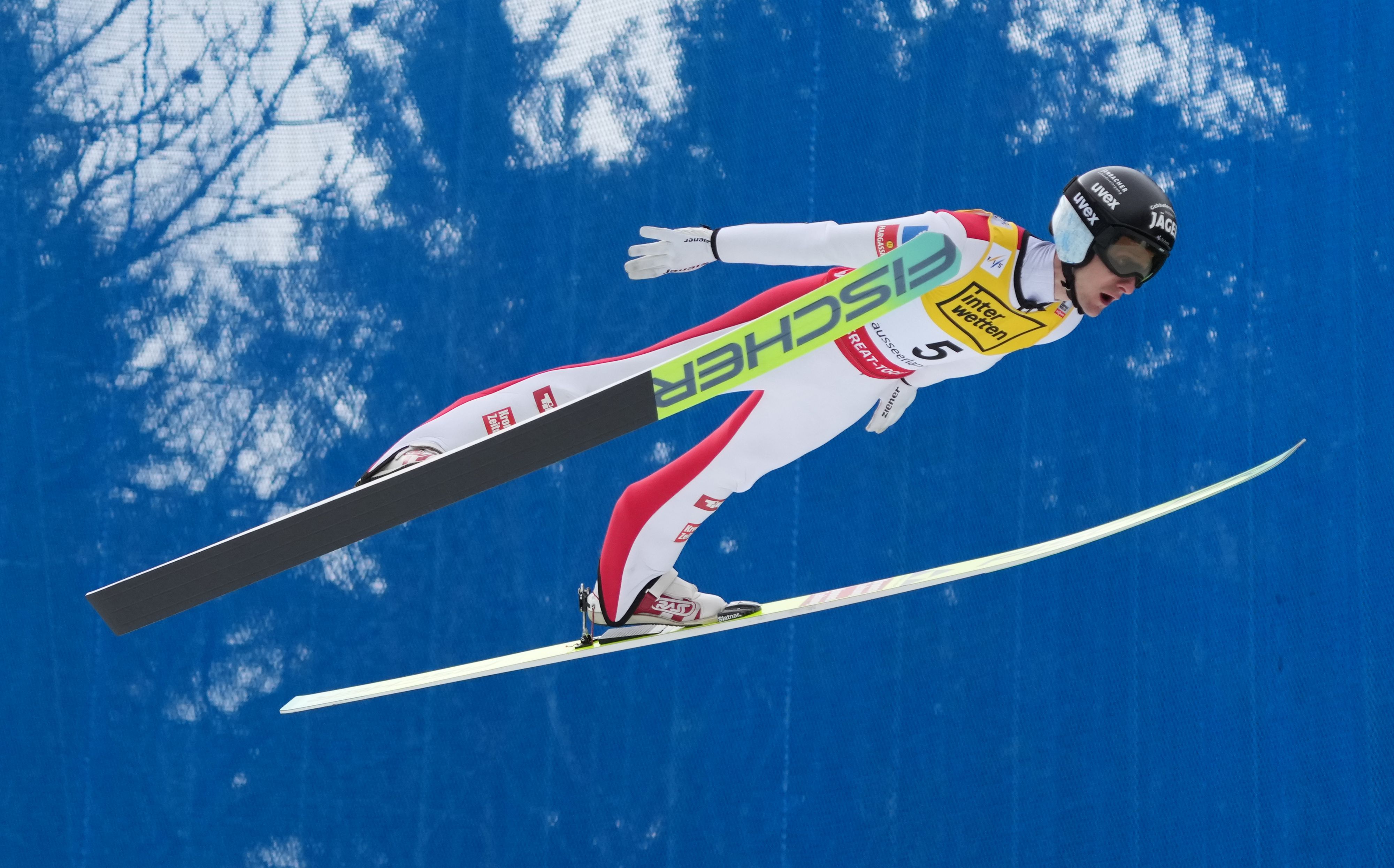 Clemens Aigner segelt allen davon.