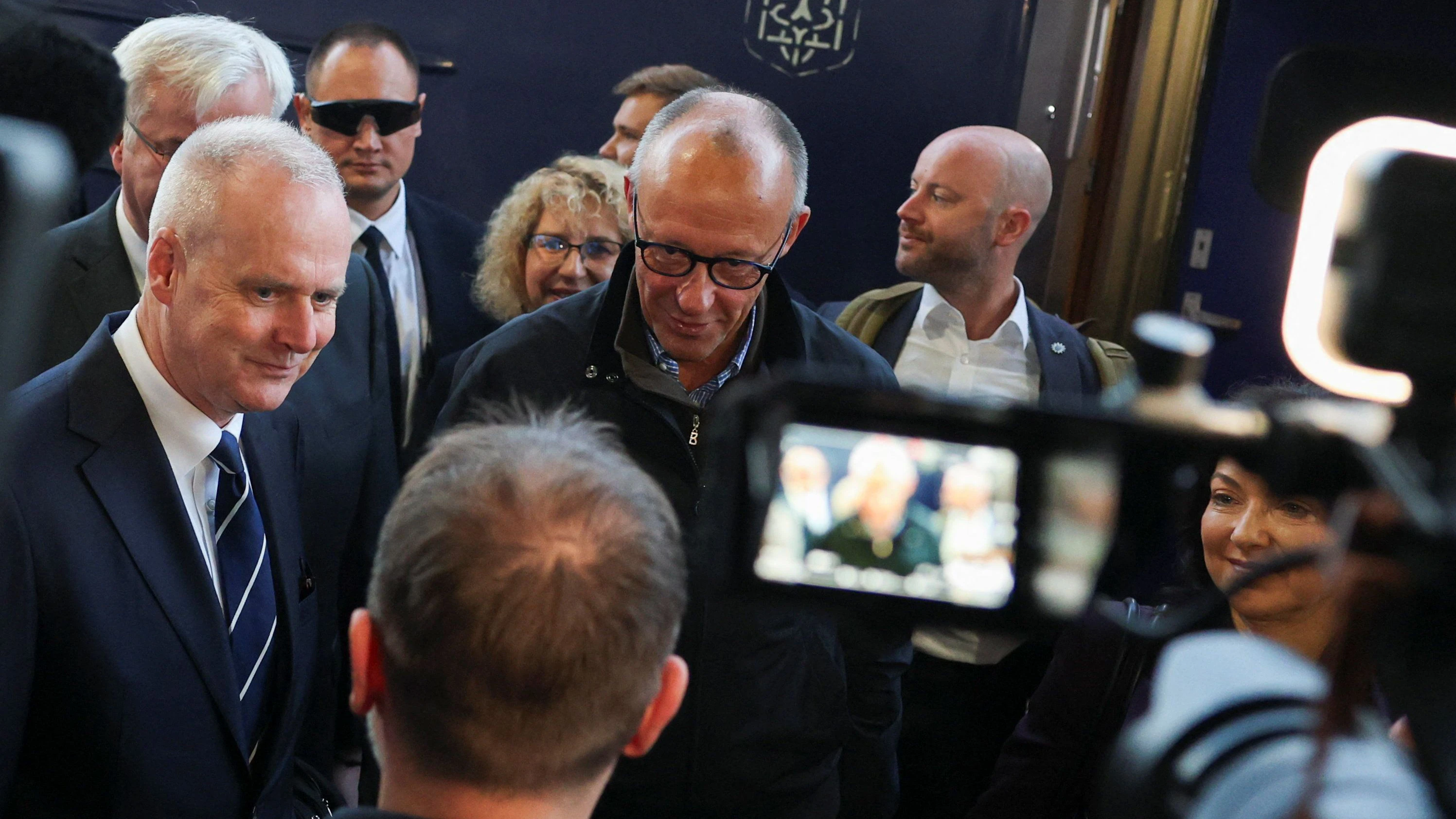 Der deutsche Bundeskanzler Friedrich Merz ist am Sonntag (4. Oktober 2026) überraschend in Kiew eingetroffen. 