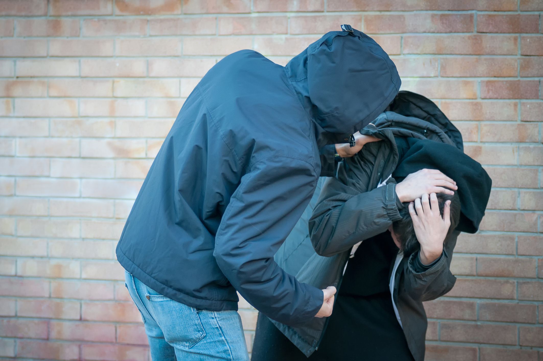 Angesichts brutaler Übergriffe durch Minderjährige wird erneut eine Senkung der Strafmündigkeit gefordert. (Symbolbild)