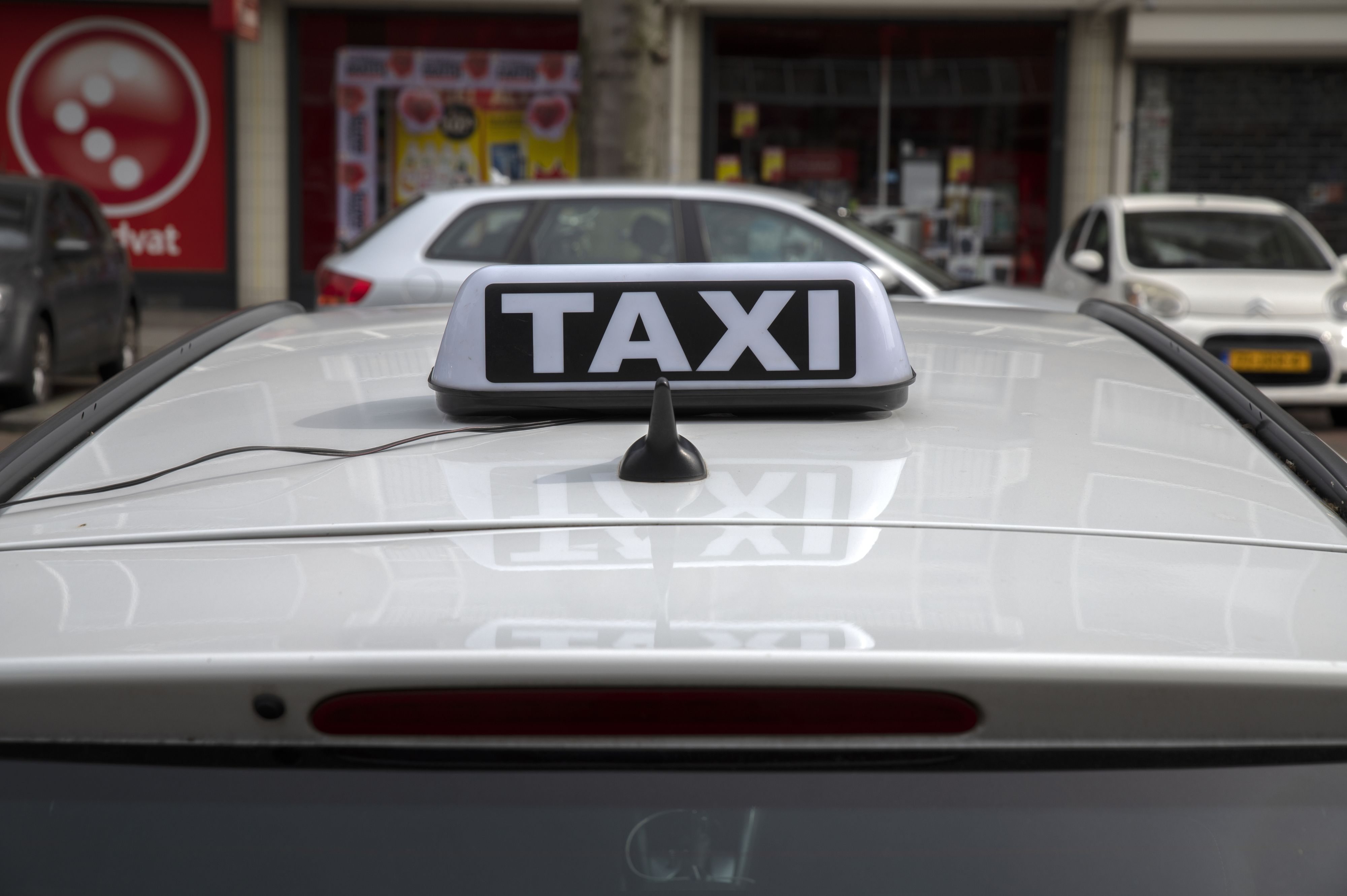 Die Behörden vermuten, dass es unter den Taxifahrern Absprachen gibt. (Symbolbild)