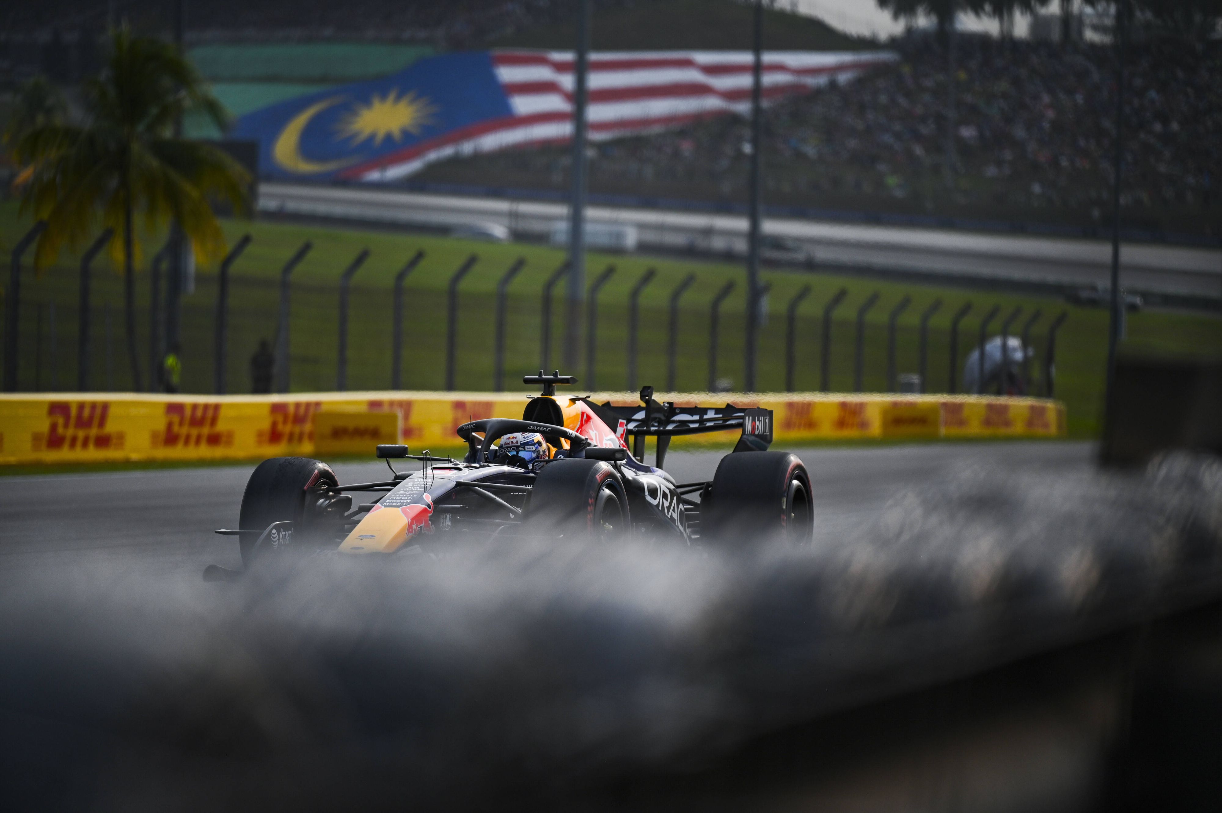 Max Verstappen holt sich seinen ersten Saisonsieg. 
