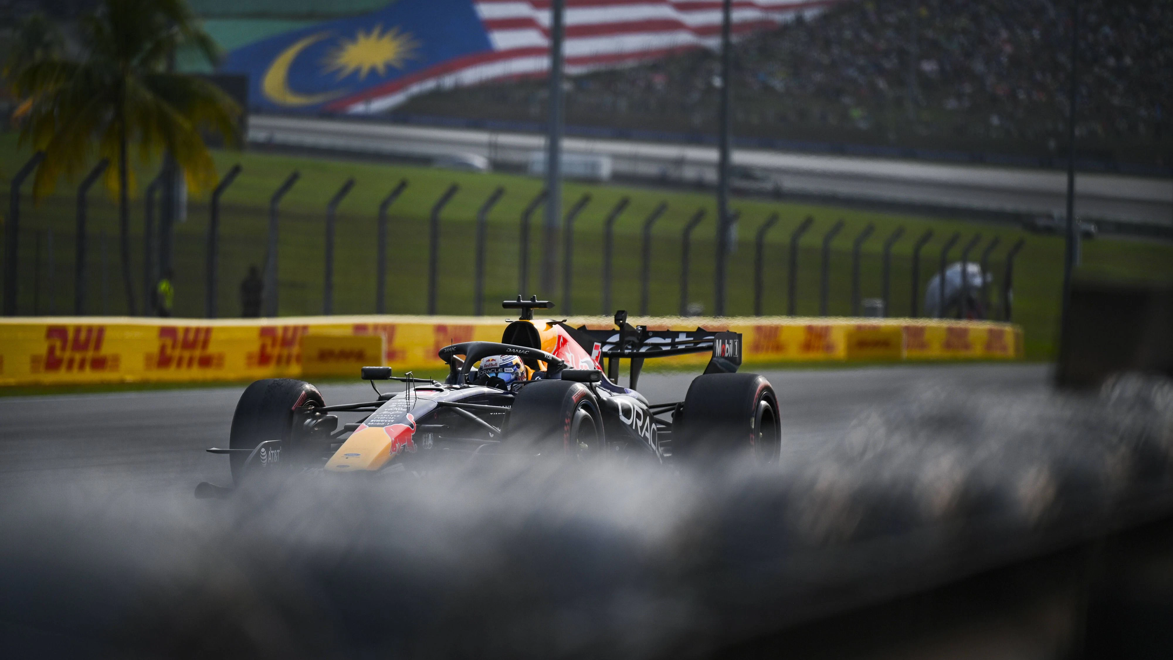 Max Verstappen holt sich seinen ersten Saisonsieg. 