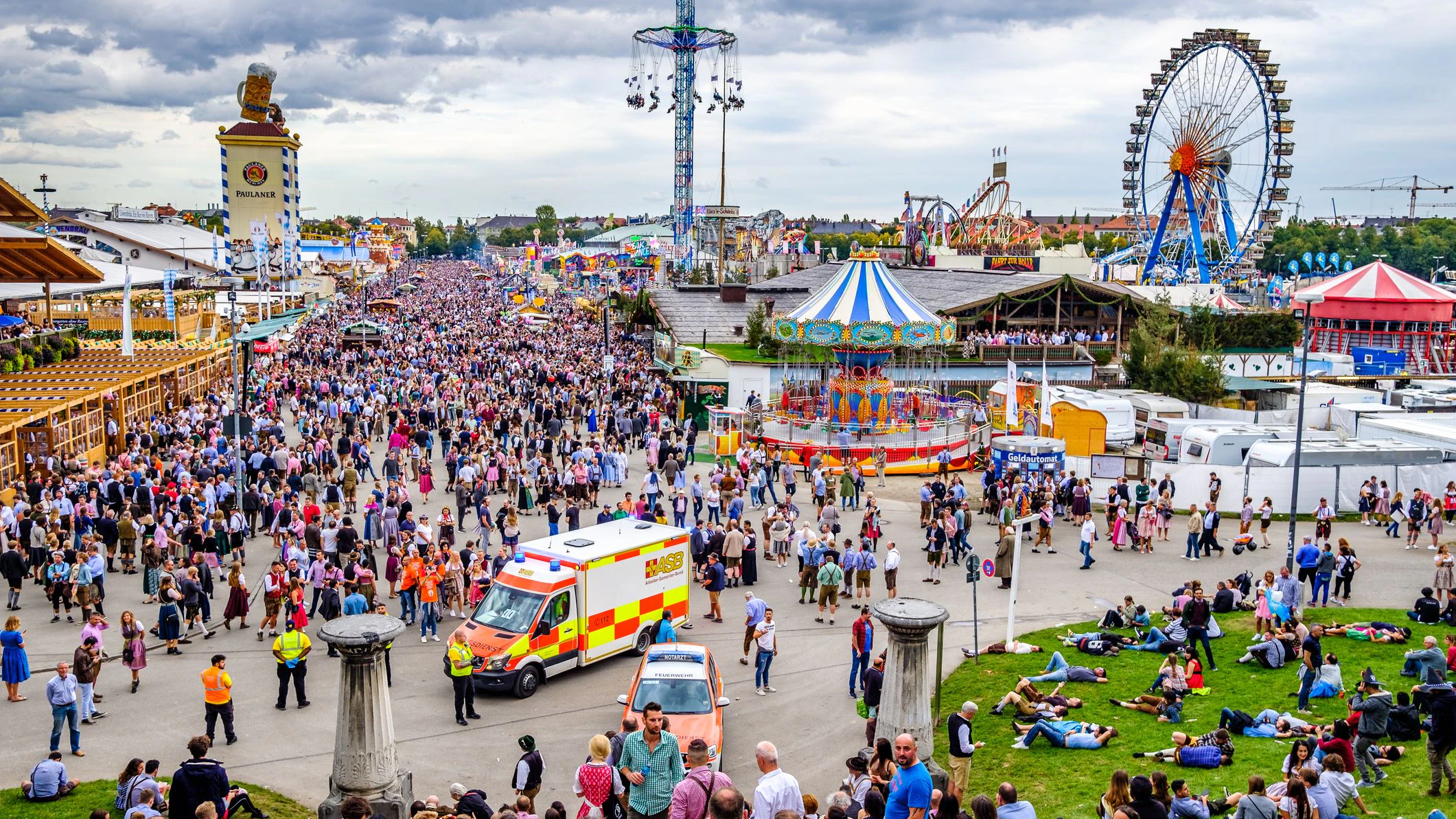 Schwerer Unfall am letzten Wiesn-Tag: Ein 47-jähriger Mitarbeiter verunglückte an einer Schiffschaukel und musste reanimiert werden. (Symbolbild)