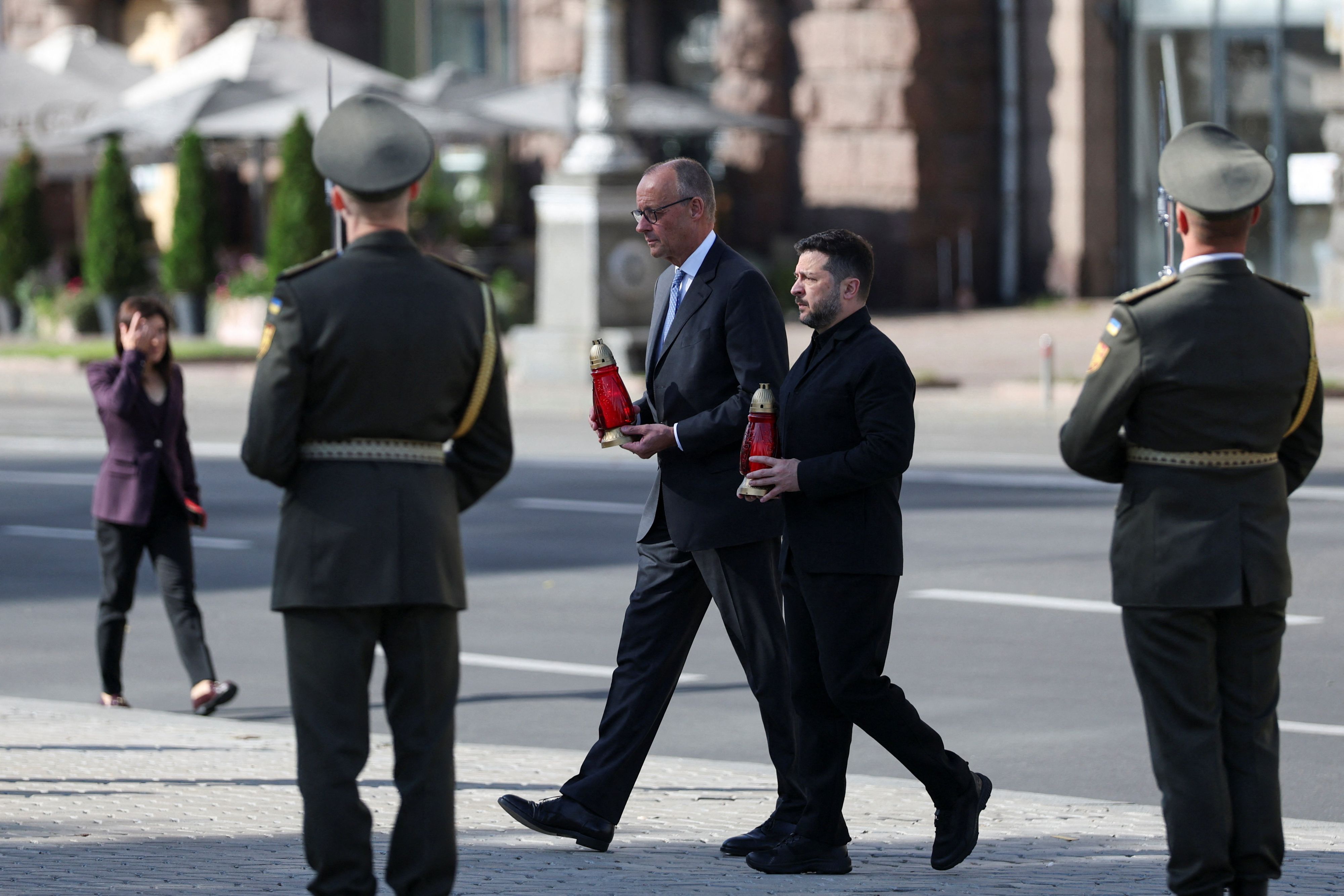Der deutsche Bundeskanzler Friedrich Merz bei einem Besuch in Kiew. Neben ihm: Präsident Wolodymyr Selenskyj.