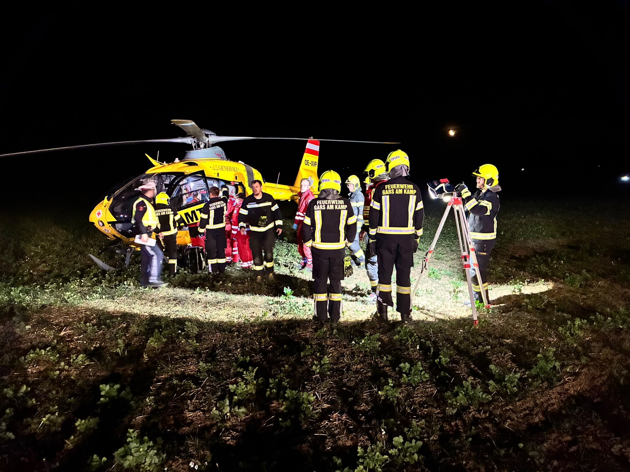 Ein Motorradfahrer wurde nach einem Unfall schwer verletzt vom Notarzthubschrauber ins Spital gebracht.