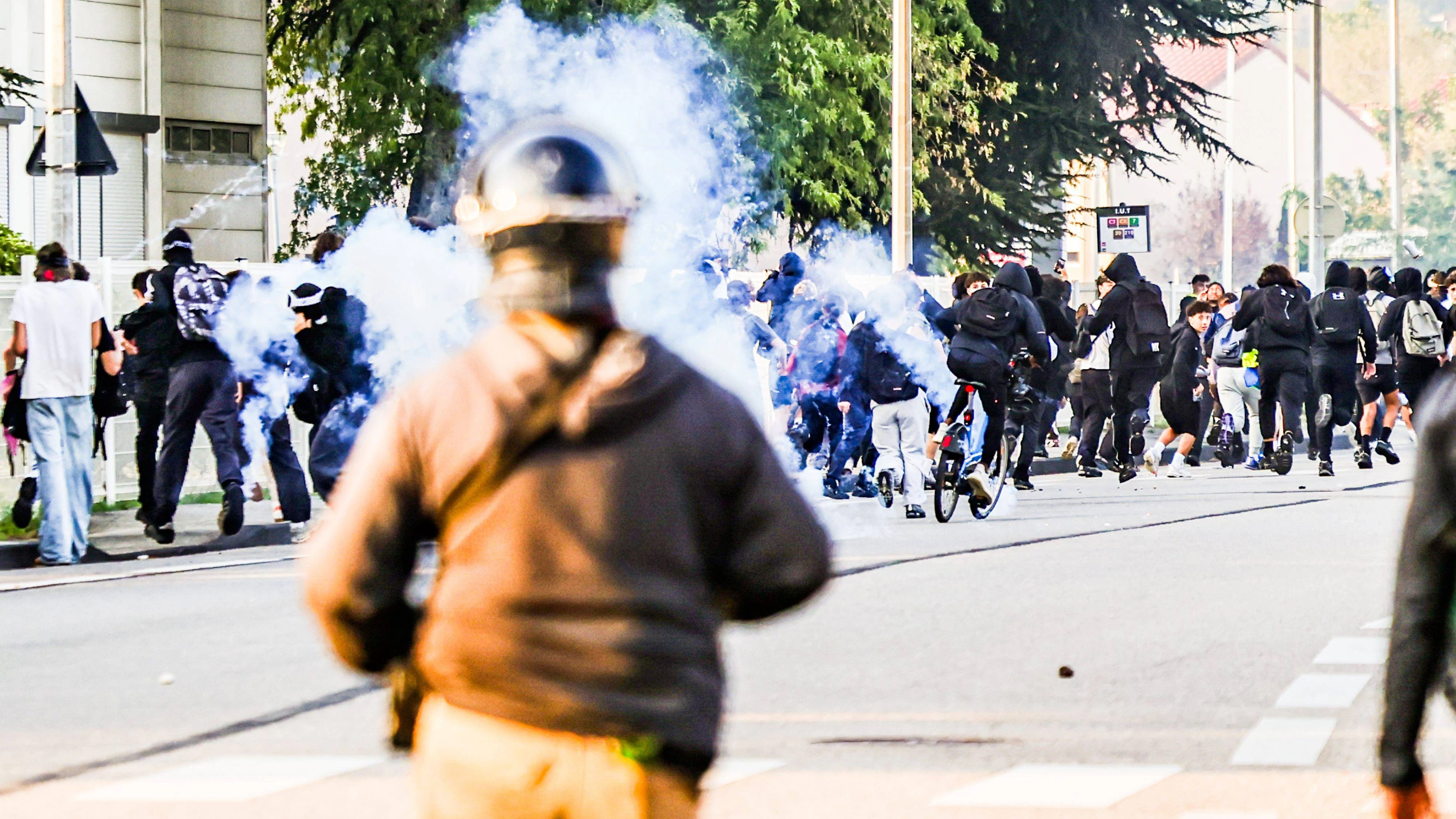 In Frankreich toben Schülerproteste.