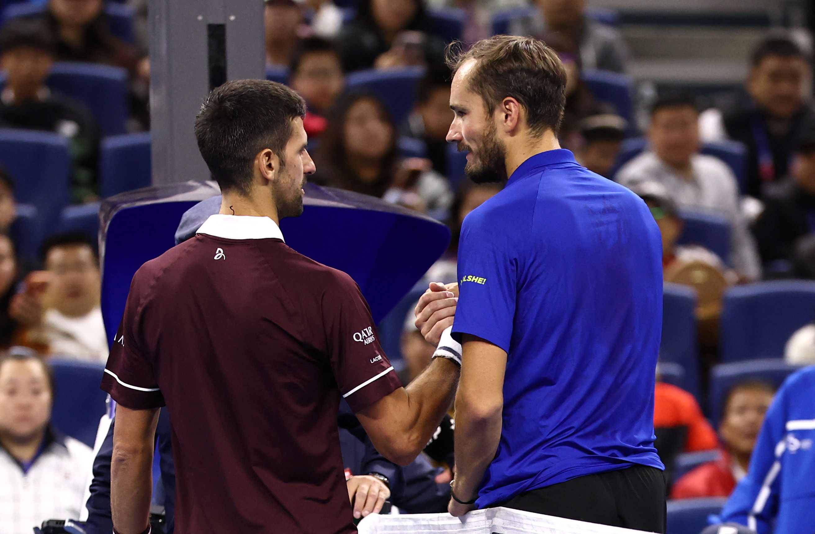Daniil Medwedew traf einen Zuschauer in der ersten Reihe mit dem Ball am Kopf