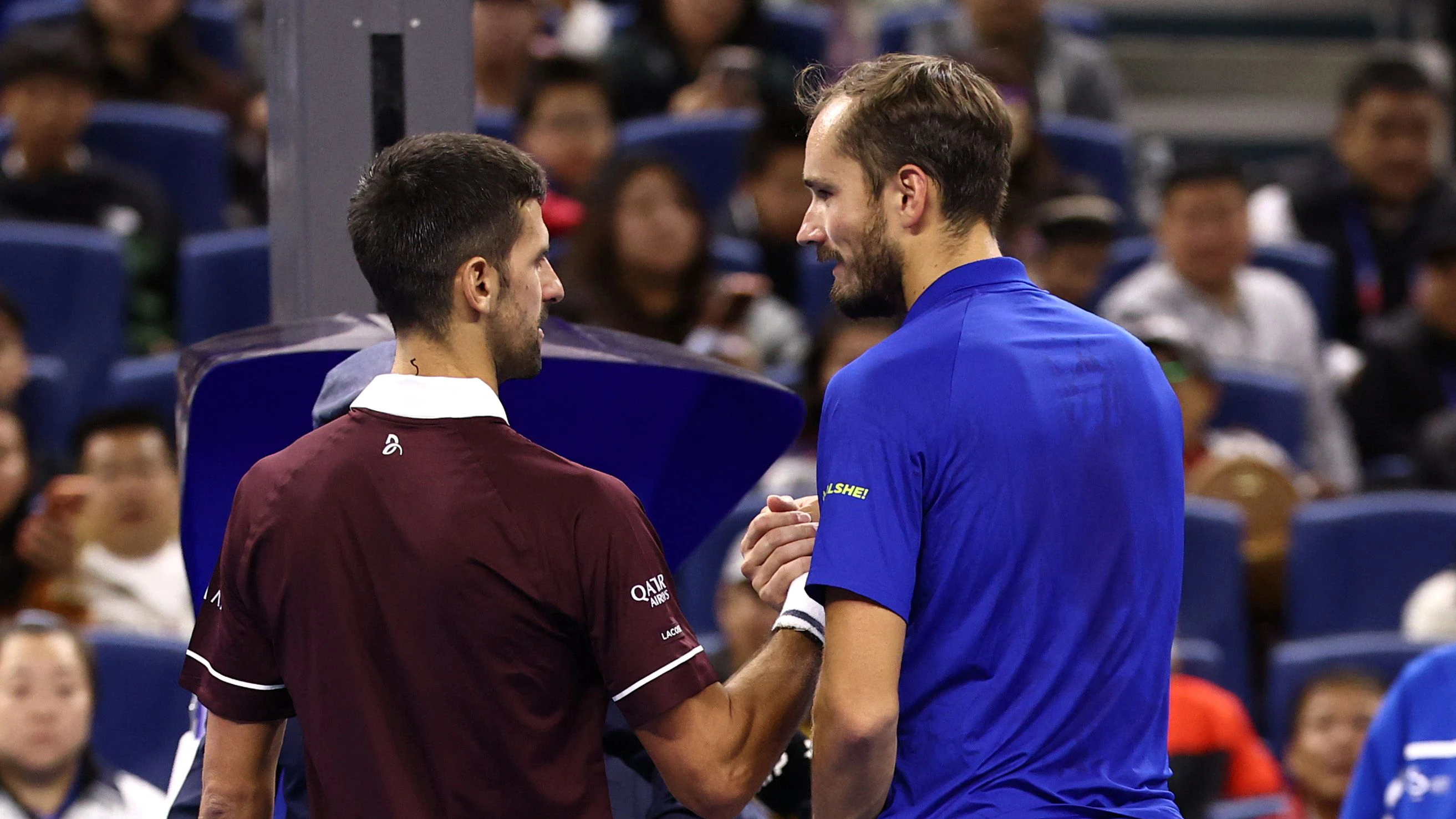 Daniil Medwedew traf einen Zuschauer in der ersten Reihe mit dem Ball am Kopf