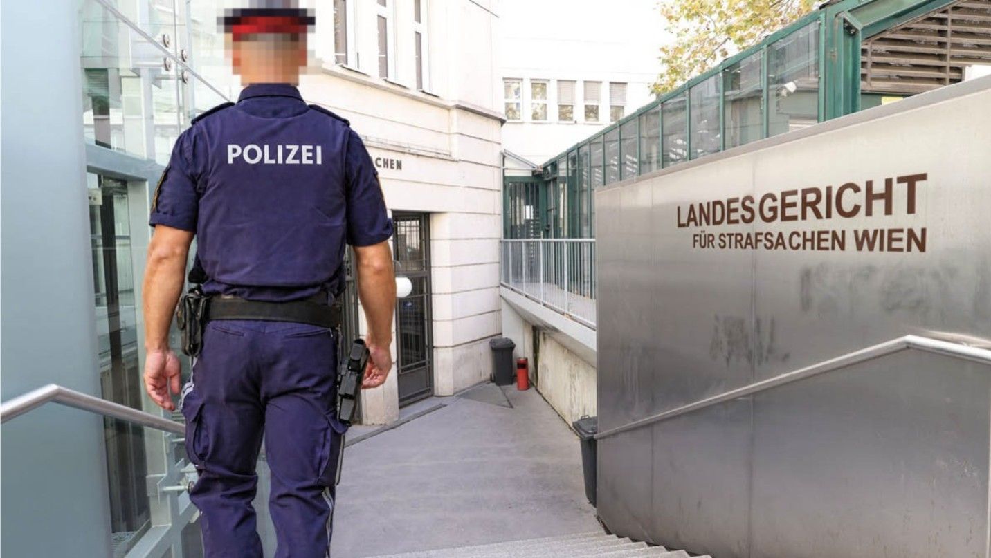 Mit nur 17 Jahren luchste er seinen Opfern 350.000 Euro ab. Jetzt stand er vor Gericht (symbolfoto).