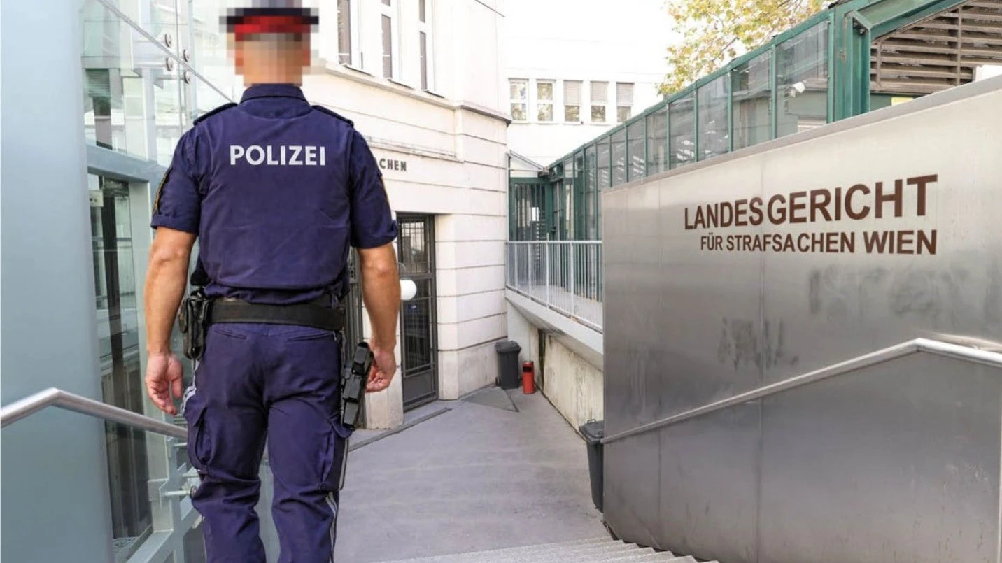 Mit nur 17 Jahren luchste er seinen Opfern 350.000 Euro ab. Jetzt stand er vor Gericht (symbolfoto).