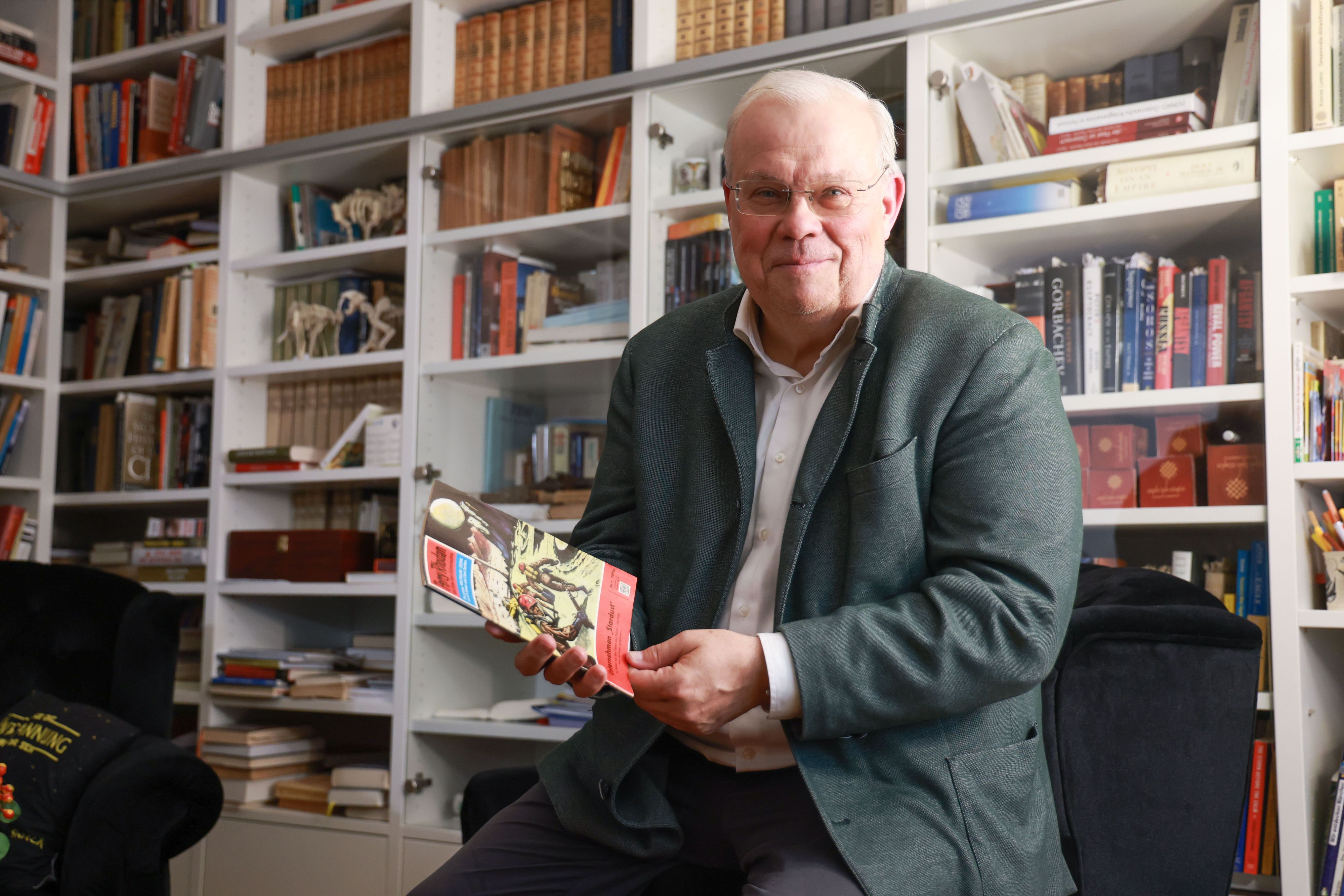 Christian Wehrschütz in seiner Wohnung in Salzburg.