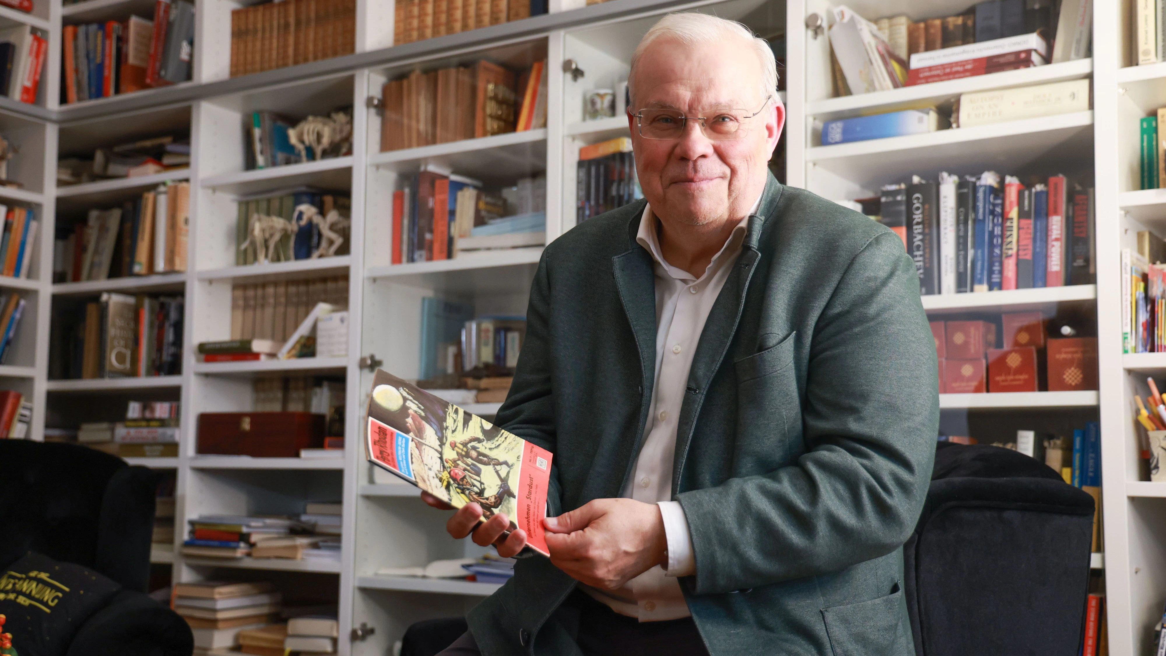 Christian Wehrschütz in seiner Wohnung in Salzburg.
