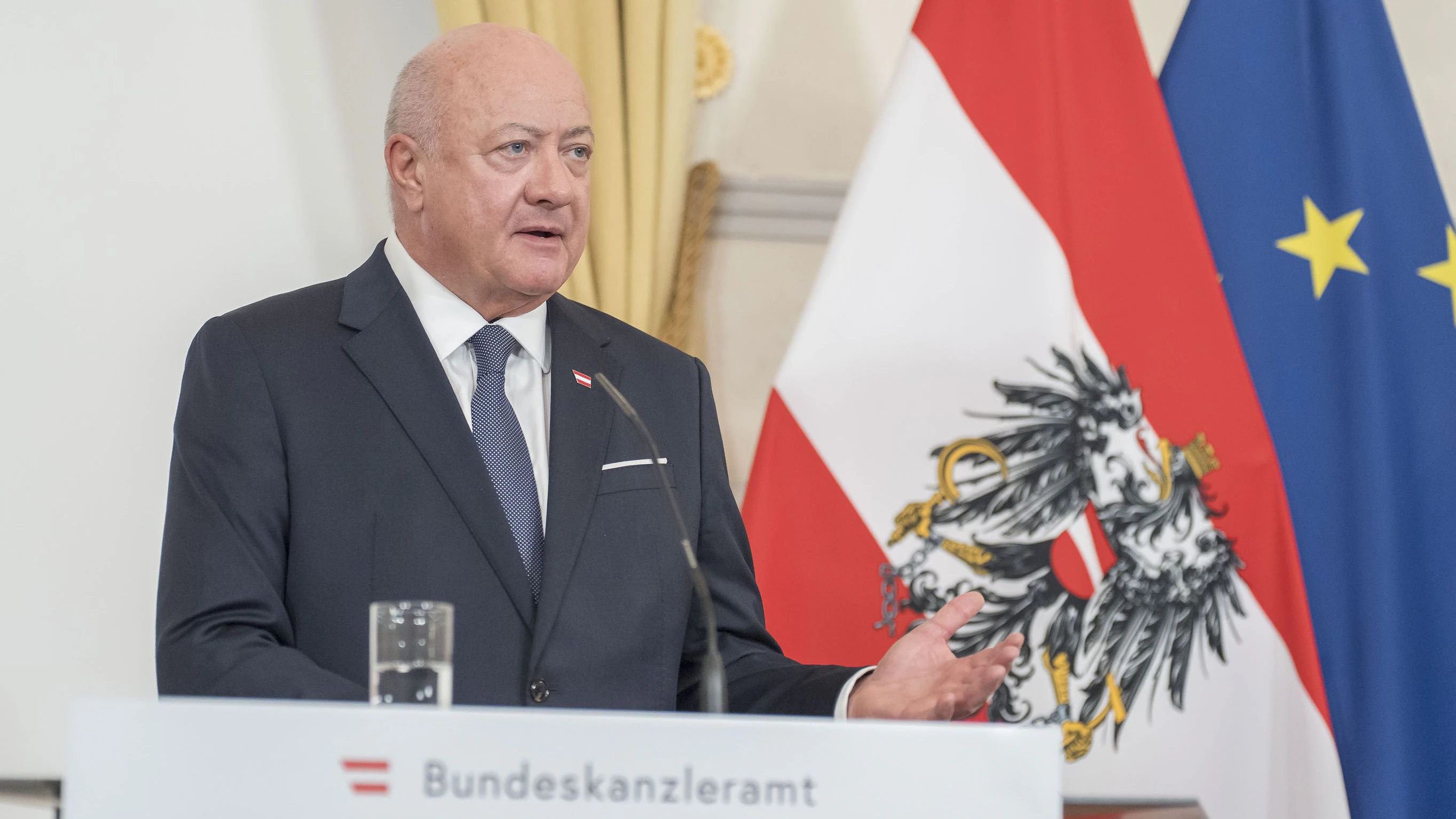 Presspoint im Bundeskanzleramt mit: Bundeskanzler Christian Stocker gemeinsam mit dem Regierungsberater für nationale Sicherheit und Krisenvorsorge, Peter Vorhofer, 20260408 Foto: Helmut Graf/Tageszeitung Heute
