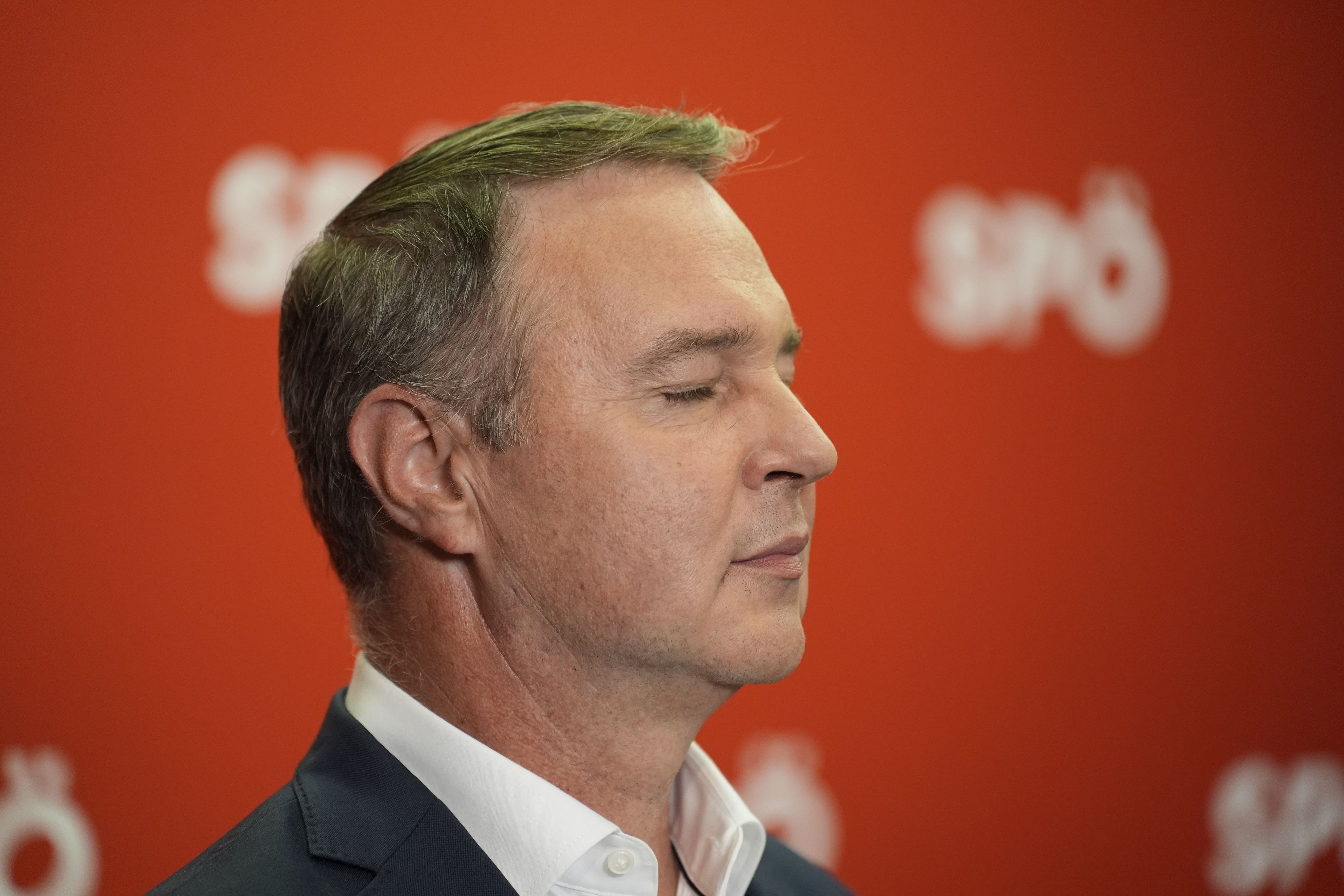 Babler wirke, als ob er sich ans Ministeramt klammere, statt das Beste für die Partei zu wollen, so der Experte.