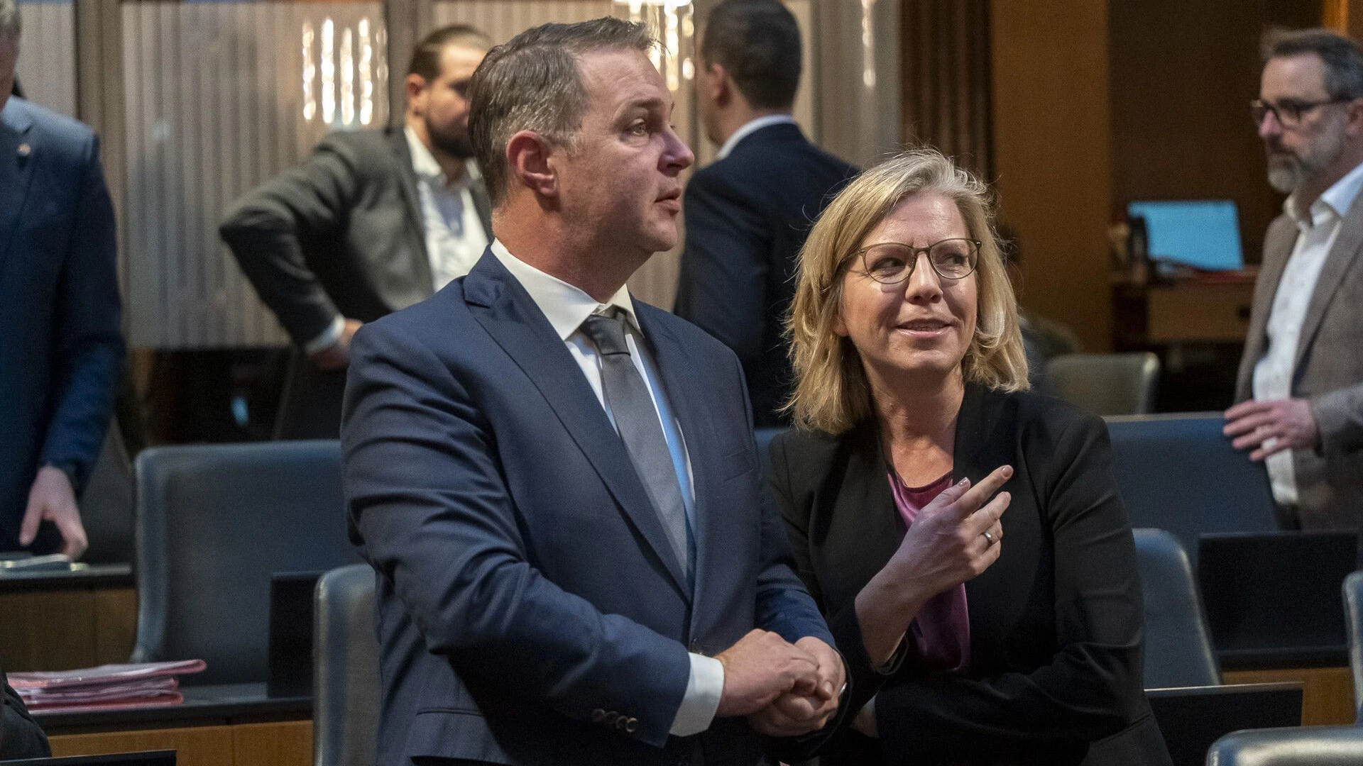 "Andi, die Richtung stimmt nicht": Grünen-Chefin Leonore Gewessler mit dem noch amtierenden SPÖ-Vorsitzenden Andreas Babler.