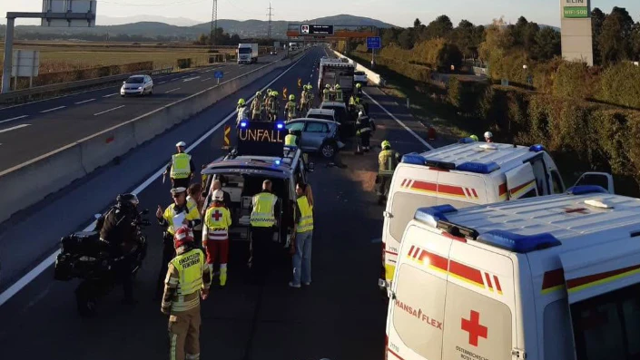 Die A9 war in Fahrtrichtung Linz für etwa 30 Minuten vollständig gesperrt.