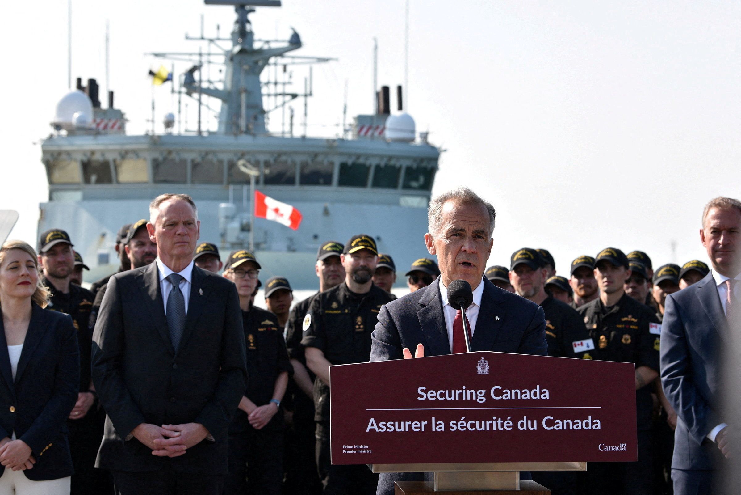 Kanadas Premierminister Mark Carney gibt am 6. Juli 2026 in der HMC-Werft in Halifax, Nova Scotia, Kanada, bekannt, dass Kanada das deutsche Unternehmen TKMS mit dem Bau von 12 U-Booten für seine Marine beauftragt hat. 