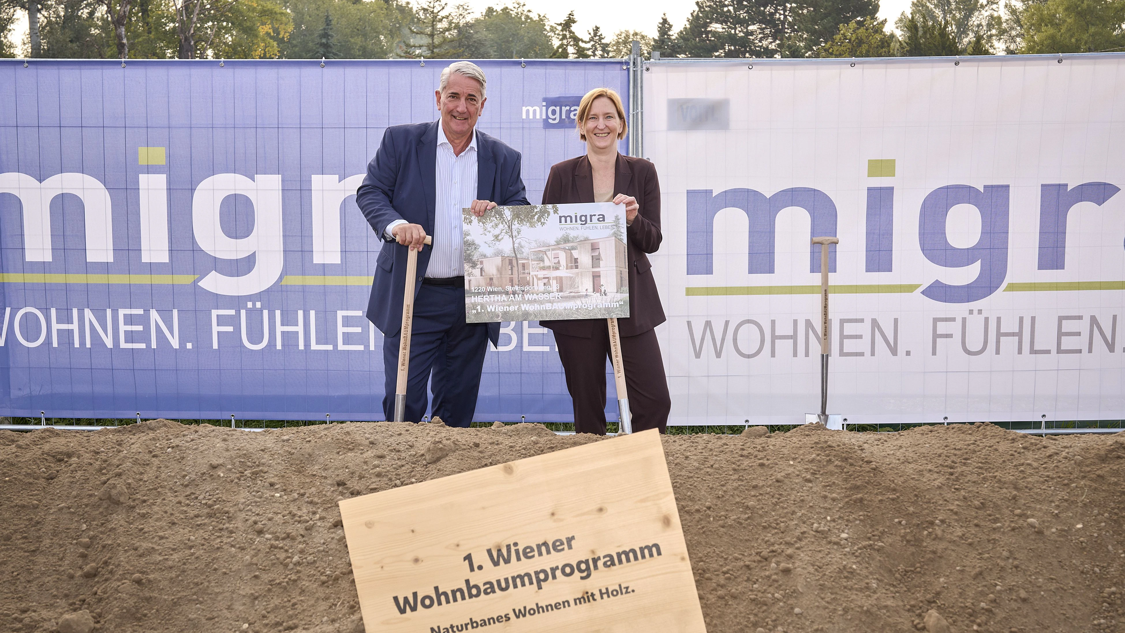 StRin Elke Hanel-Torsch im Rahmen des Pressetermines - Spatenstich Wohnbaumprogramm der MIGRA - geförderte Wohnungen in Holzbauweise