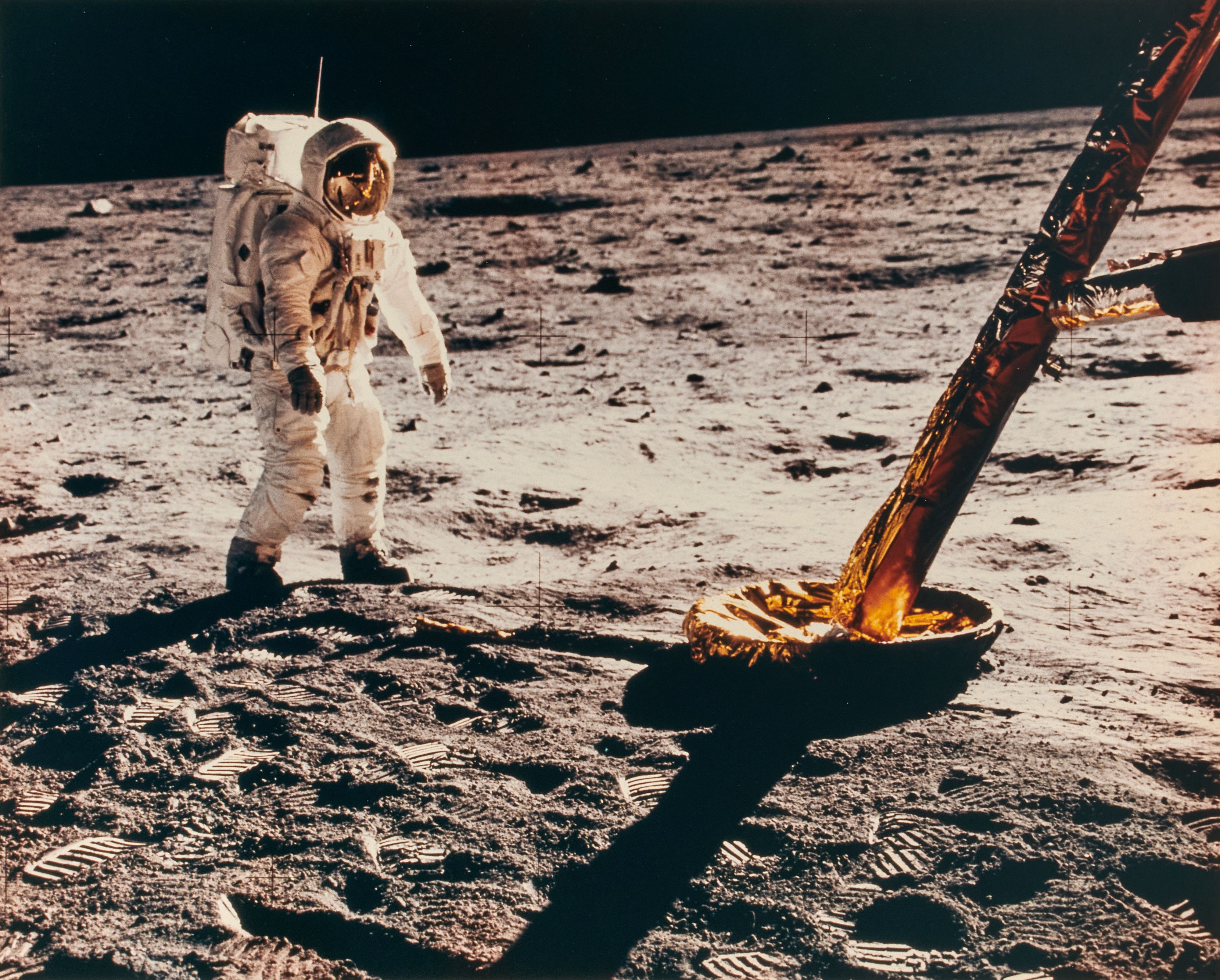 Neil Armstrong fotografierte Buzz Aldrin während der Apollo-11-Mission im Juli 1969 auf der Mondoberfläche und schuf damit eines der ikonischsten Bilder des 20. Jahrhunderts.