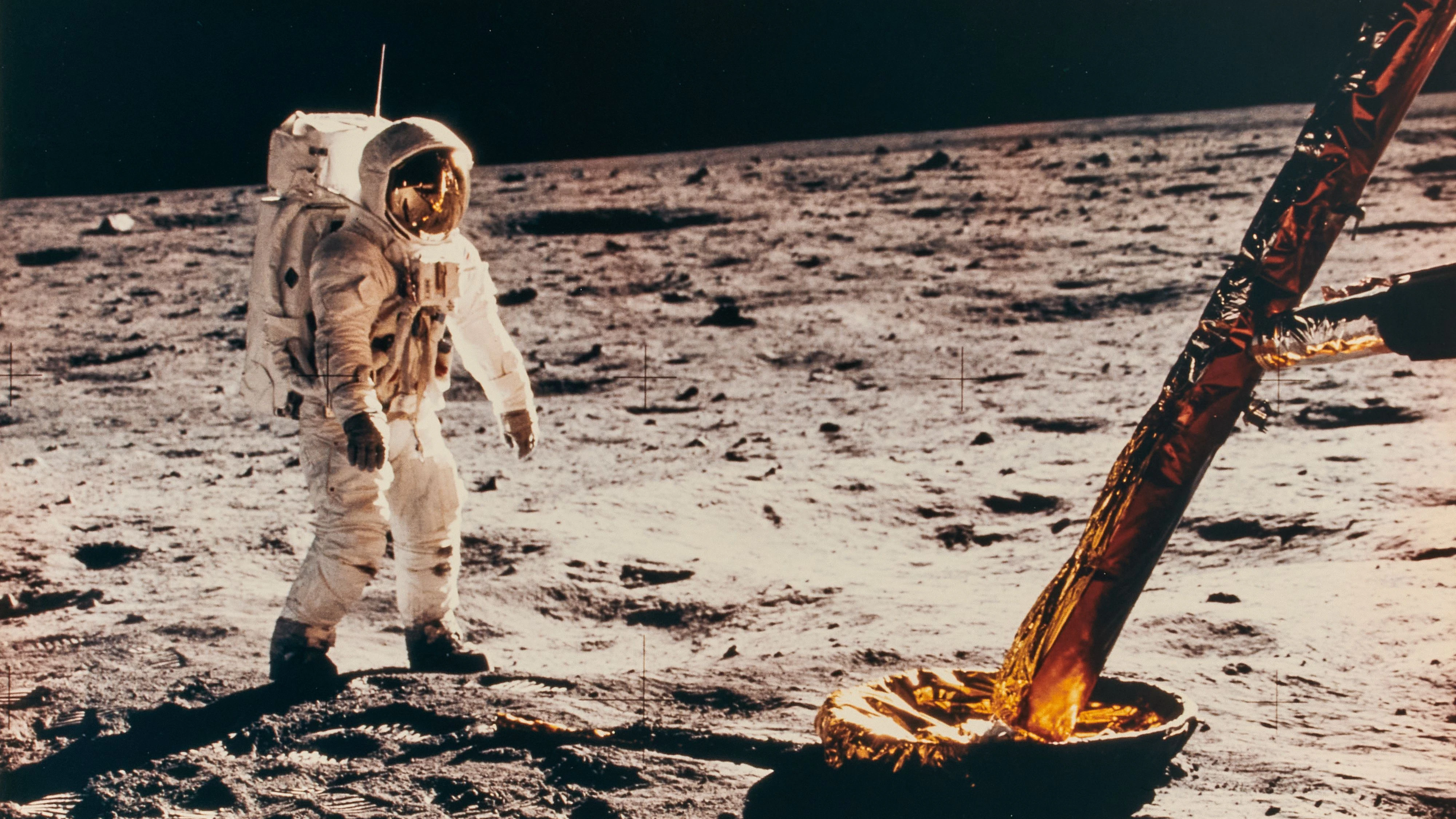 Neil Armstrong fotografierte Buzz Aldrin während der Apollo-11-Mission im Juli 1969 auf der Mondoberfläche und schuf damit eines der ikonischsten Bilder des 20. Jahrhunderts.