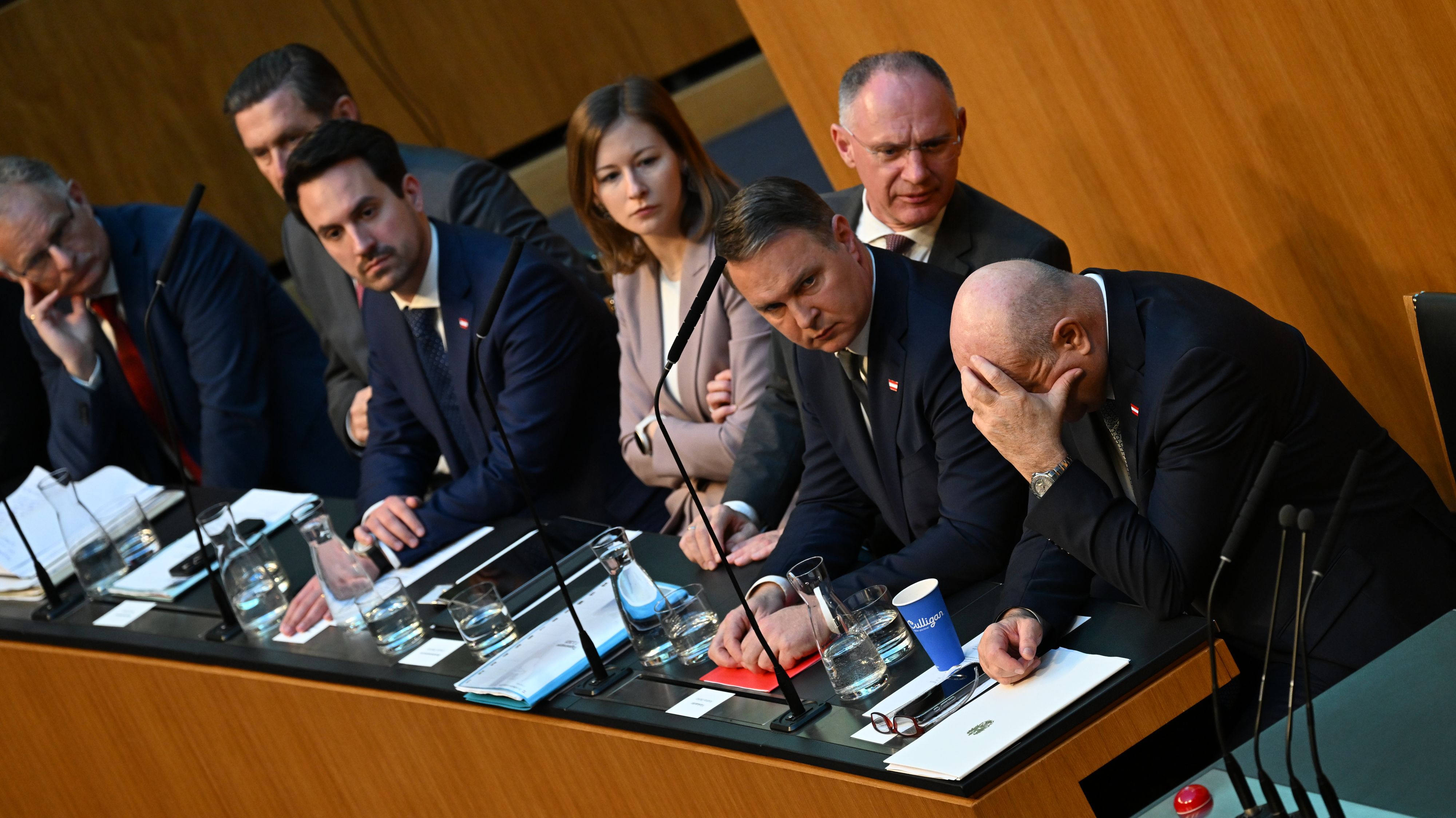 Ein Ex-ÖVP-Abgeordneter bringt Neuwahlen ins Spiel.