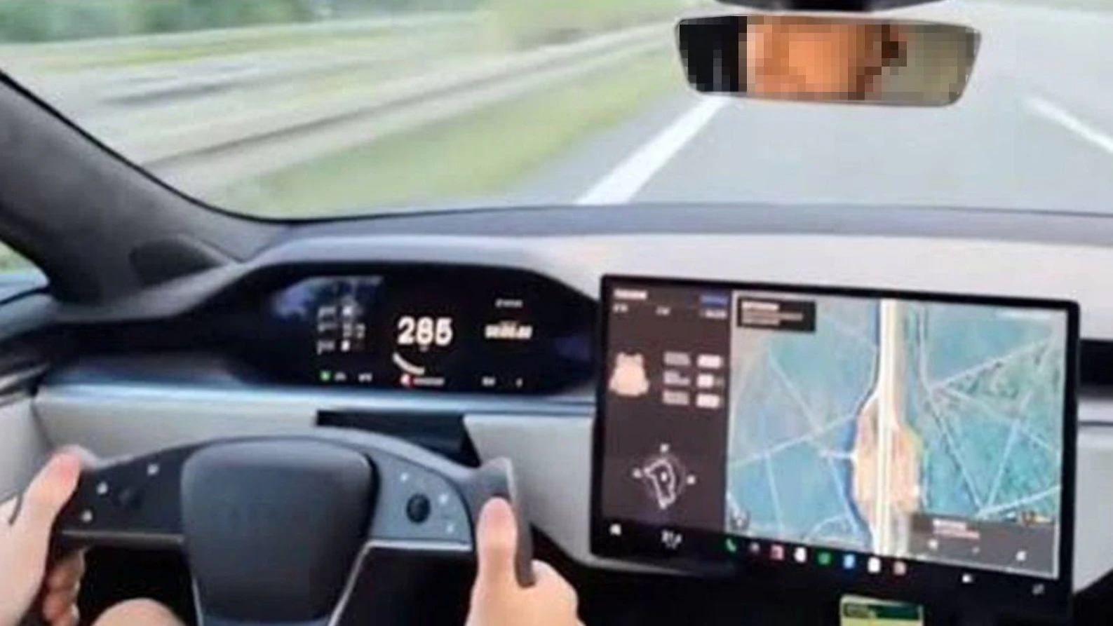Heute.at - Tesla Model S crasht bei 286 km/h auf der Autobahn