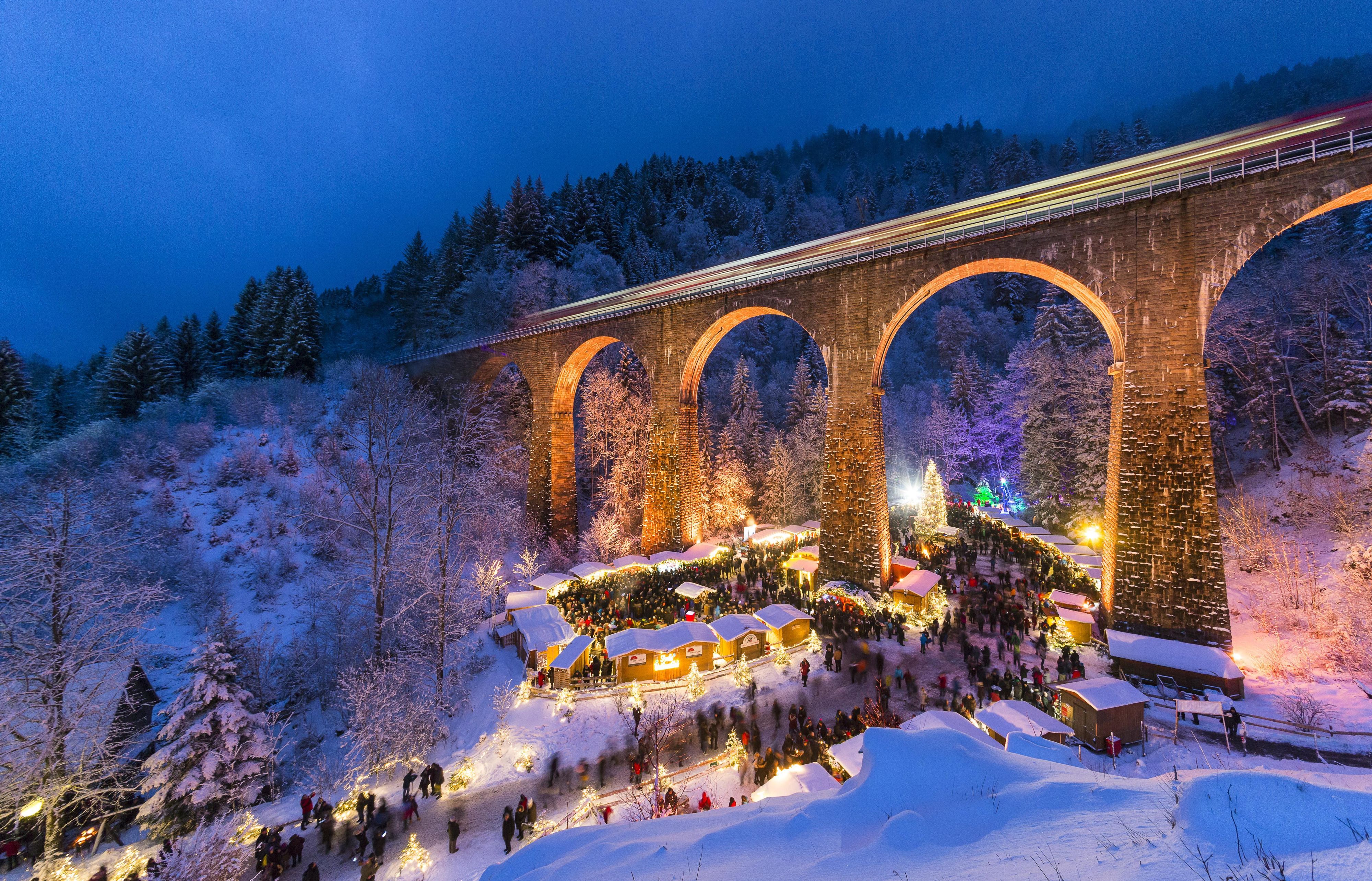 Der Weihnachtsmarkt in der Ravennaschlucht lockt jährlich zehntausende Besucher an.