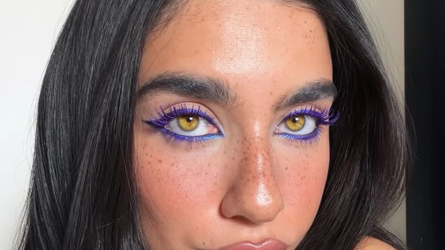 Bunte Wimpern könnten diesen Herbst dein neuer Lieblingslook werden.
