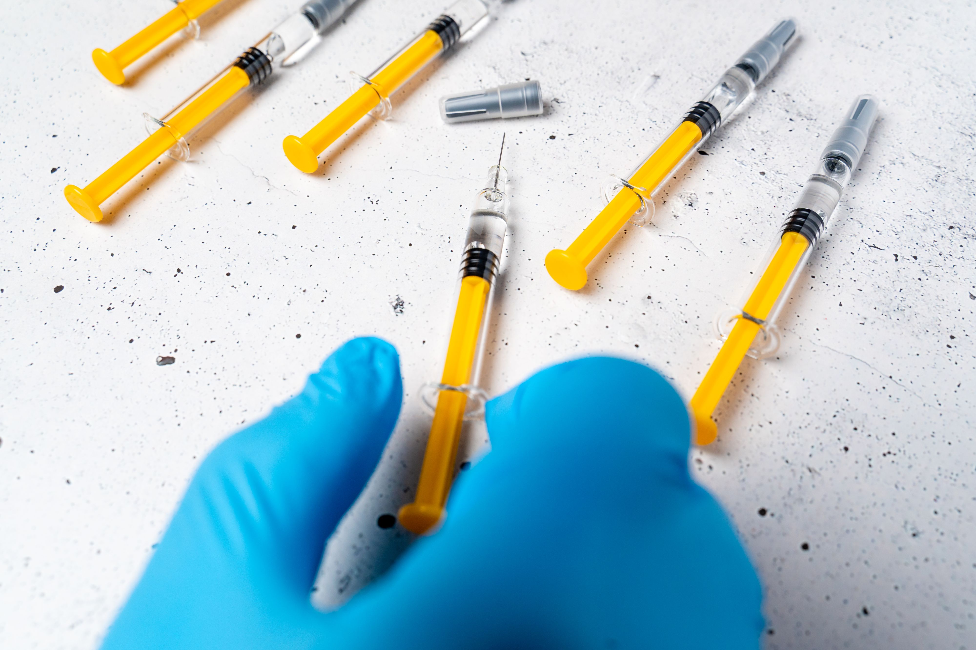 Wegen des Impfstoff-Engpasses werden in Österreich zunächst Kinder und ältere Menschen bevorzugt gegen Influenza geschützt.