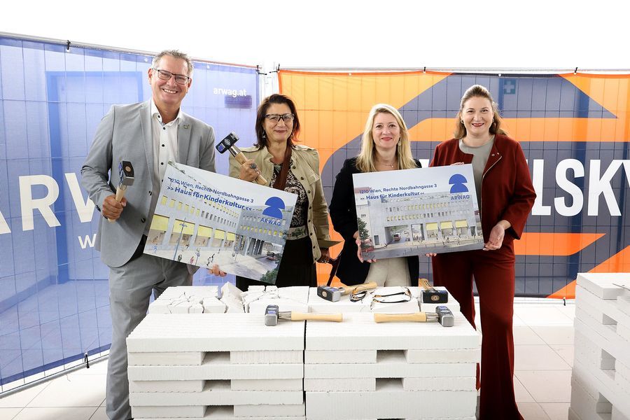 (v.l.) Bezirksvorsteher Georg Papai, die Stadträtinnen Veronica Kaup-Hasler, Bettina Emmerling und Barbara Novak