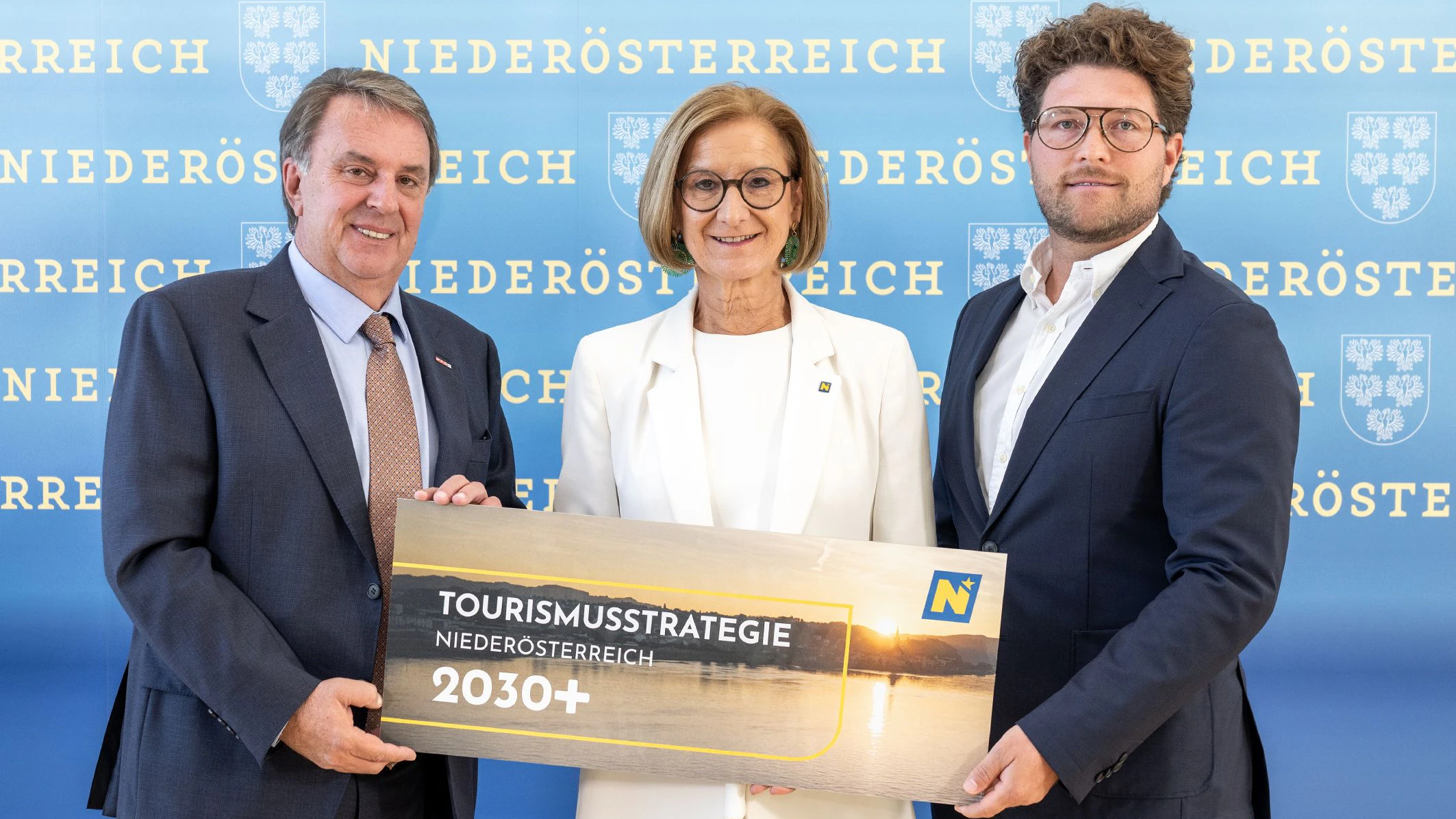 Präsentierten die neue "Tourismusstrategie Niederösterreich 2030+" (v.l.n.r.): Wirtschaftskammer NÖ Präsident Wolfgang Ecker, Landeshauptfrau Johanna Mikl-Leitner und Ferdinand Schachner.