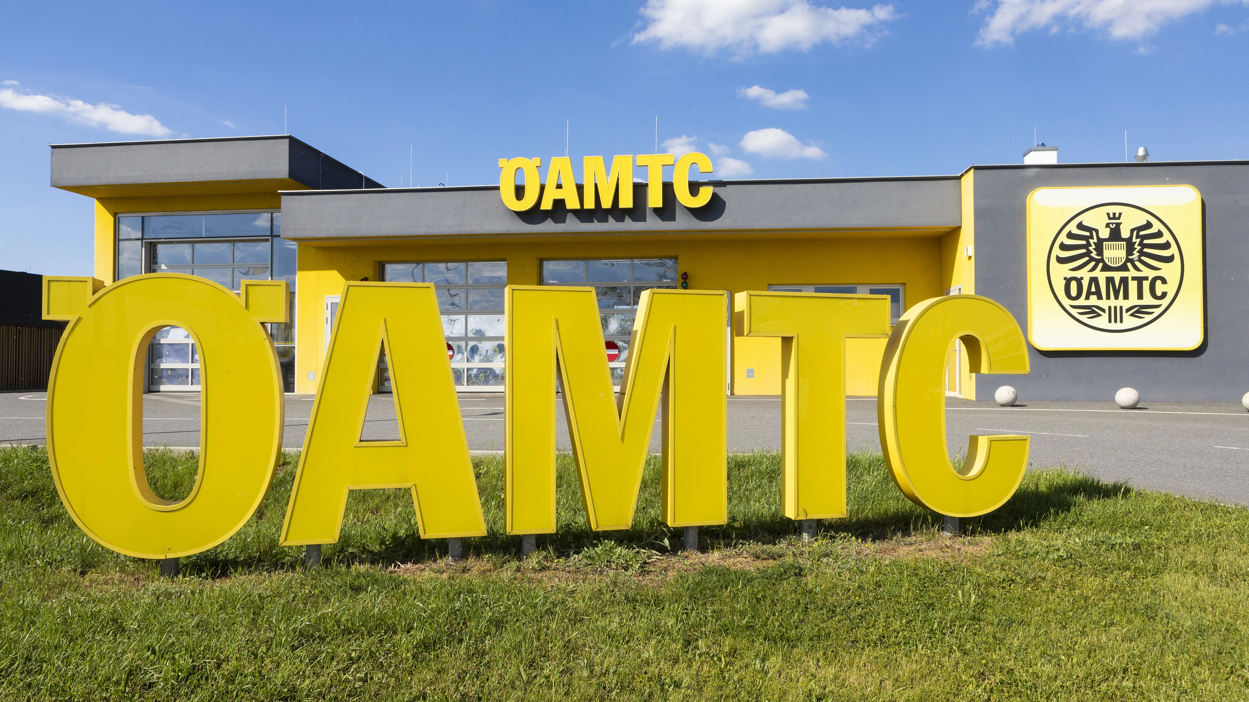 ÖAMTC warnt vor gravierenden Sicherheitsproblemen bei zwei Kindersitzen
