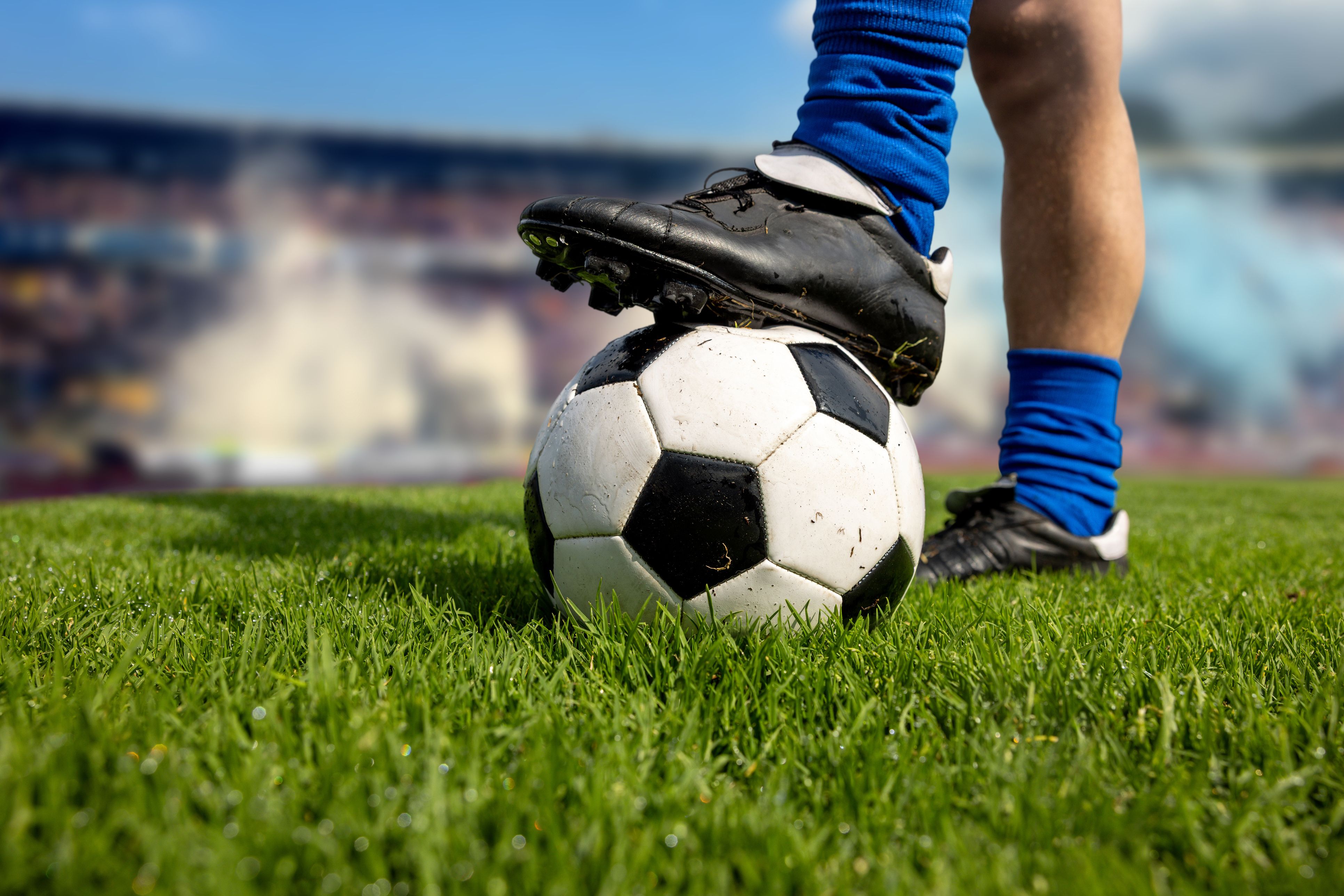Am Steuer des Autos saß ein Bundesliga-Fußballer.