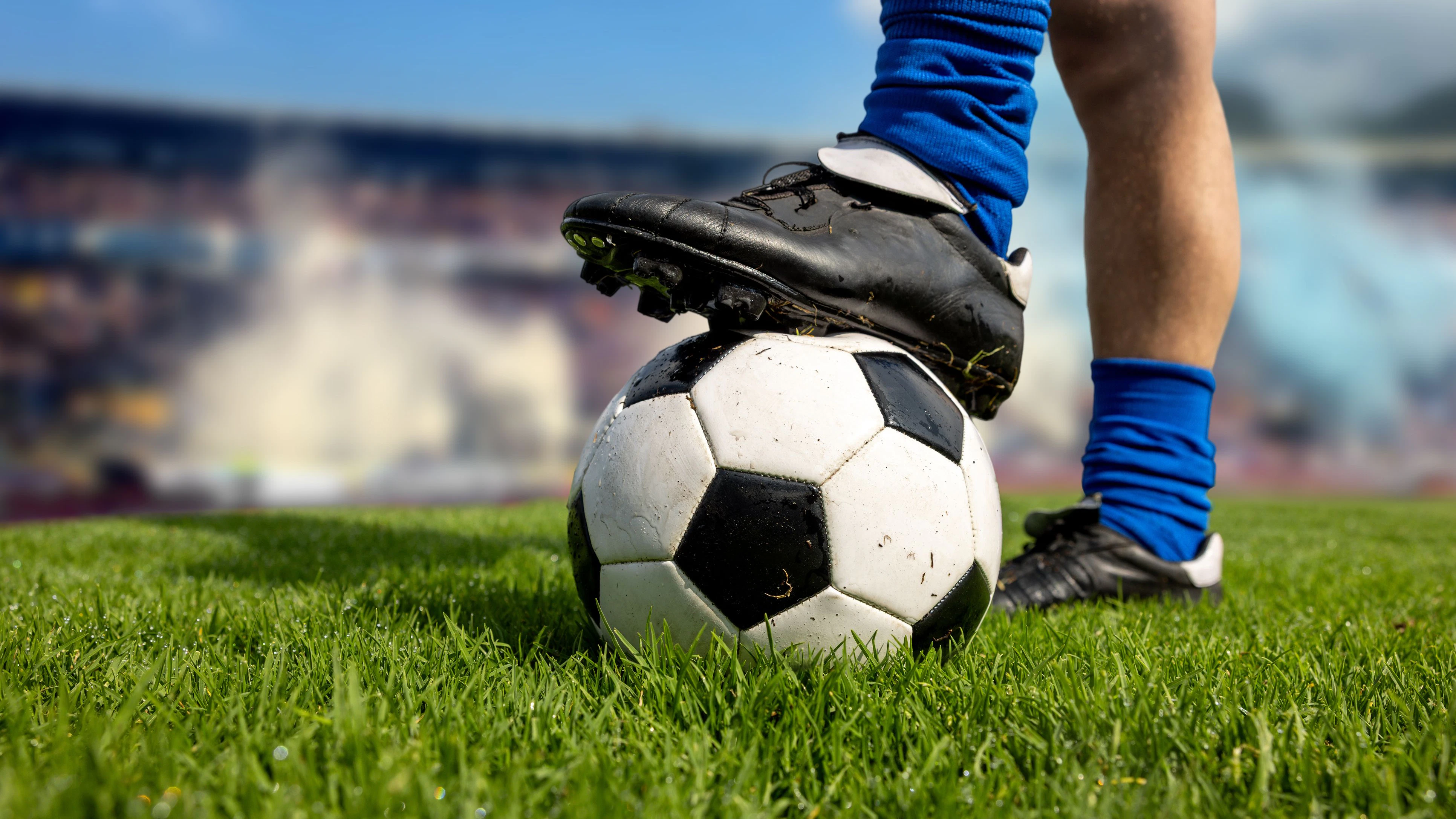 Am Steuer des Autos saß ein Bundesliga-Fußballer.