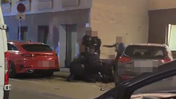 Der heftige Familienstreit in einem Wiener Hotel rief am Montag gegen 19.25 Uhr die Polizei auf den Plan.