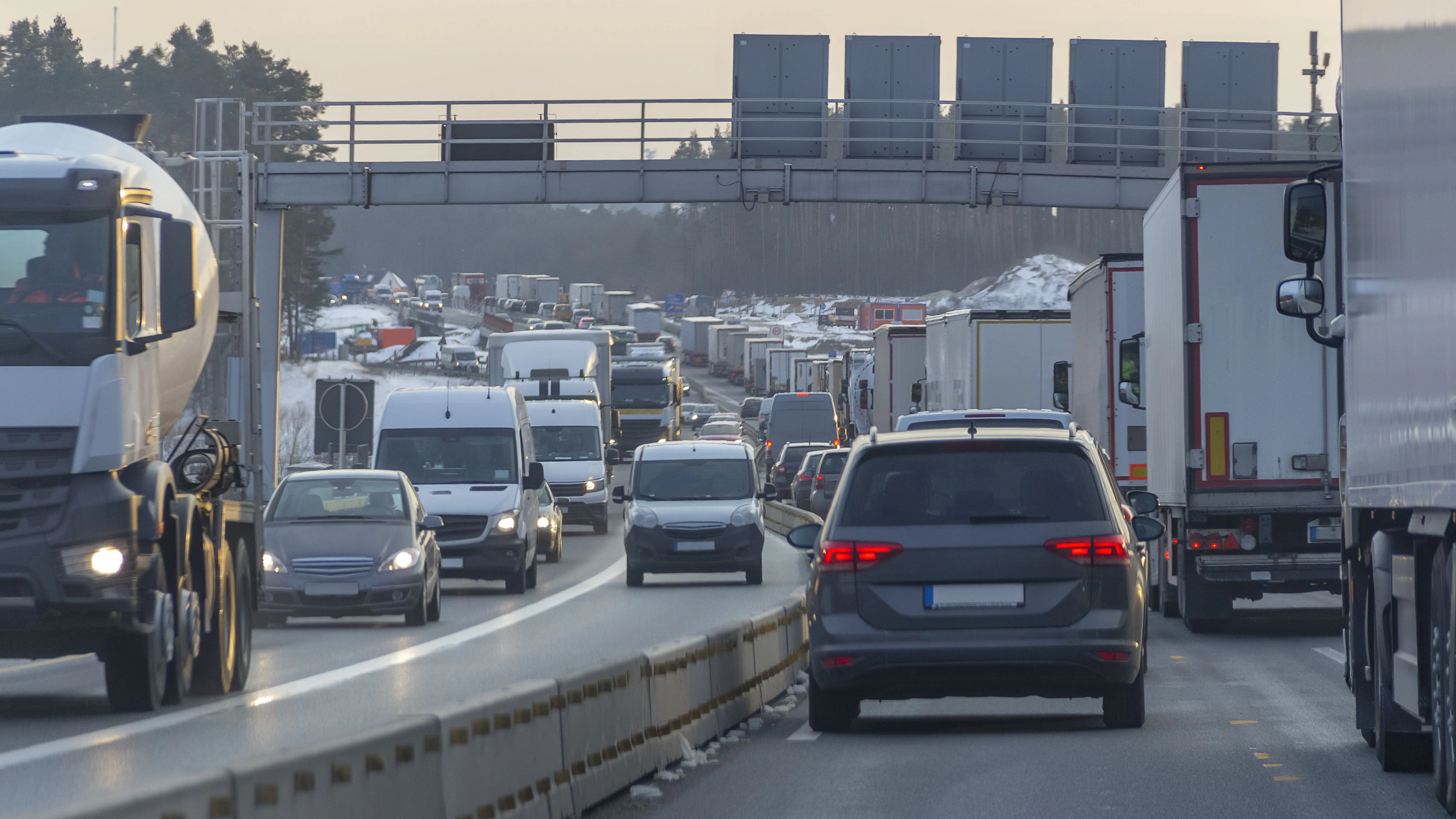 Ferienstart in fünf deutschen Bundesländern, Graz-Marathon und Innsbrucker Herbstmesse sorgen für Staus