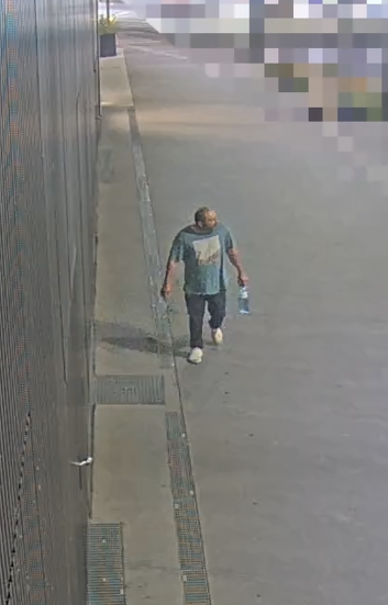 Die Wiener Polizei fahndet nach der Vergewaltigung einer Pensionistin im Bereich Arsenalstraße (10.) nach diesem Unbekannten.
