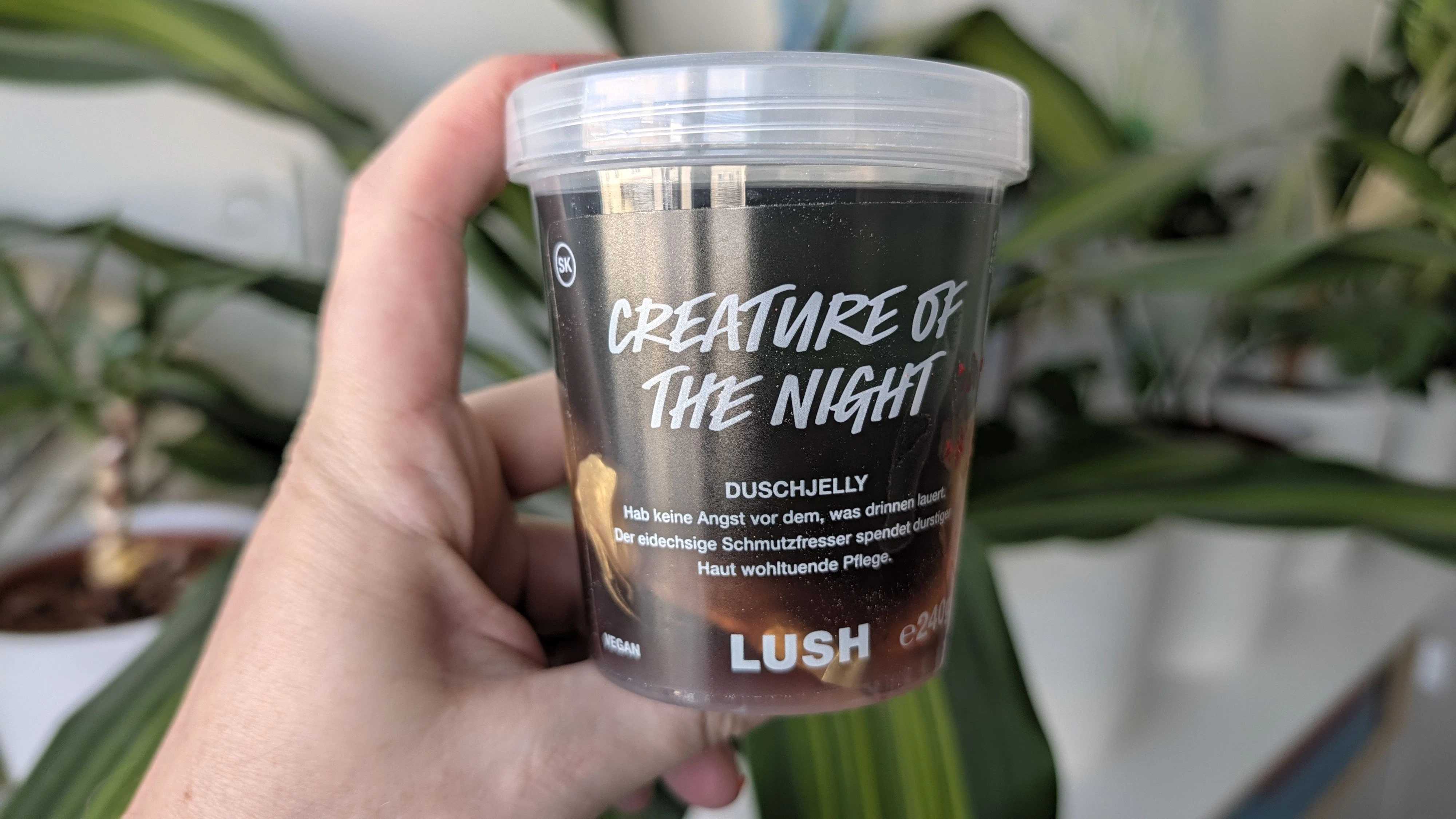 Wer keine Badewanne hat oder lieber duscht, bekommt mit Creature Of The Night eine besonders ungewöhnliche Variante. 