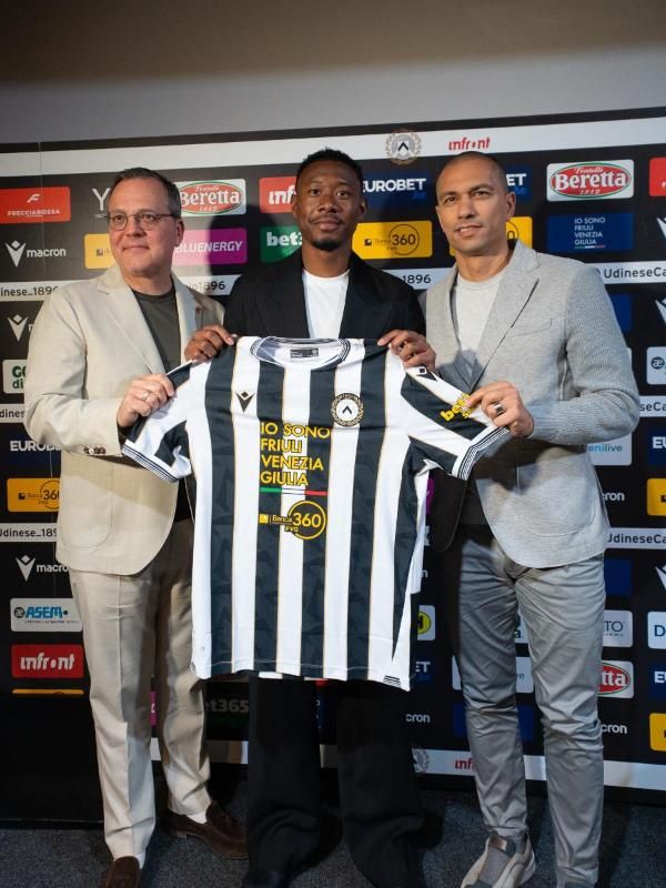 David Alaba startet bei Udinese Calcio durch. 