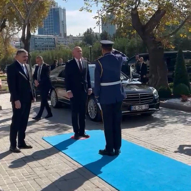 Innenminister Gerhard Karner (ÖVP) ist zu Gesprächen mit seinem türkischen Amtskollegen Mustafa Çiftçi  nach Ankara gereist.  