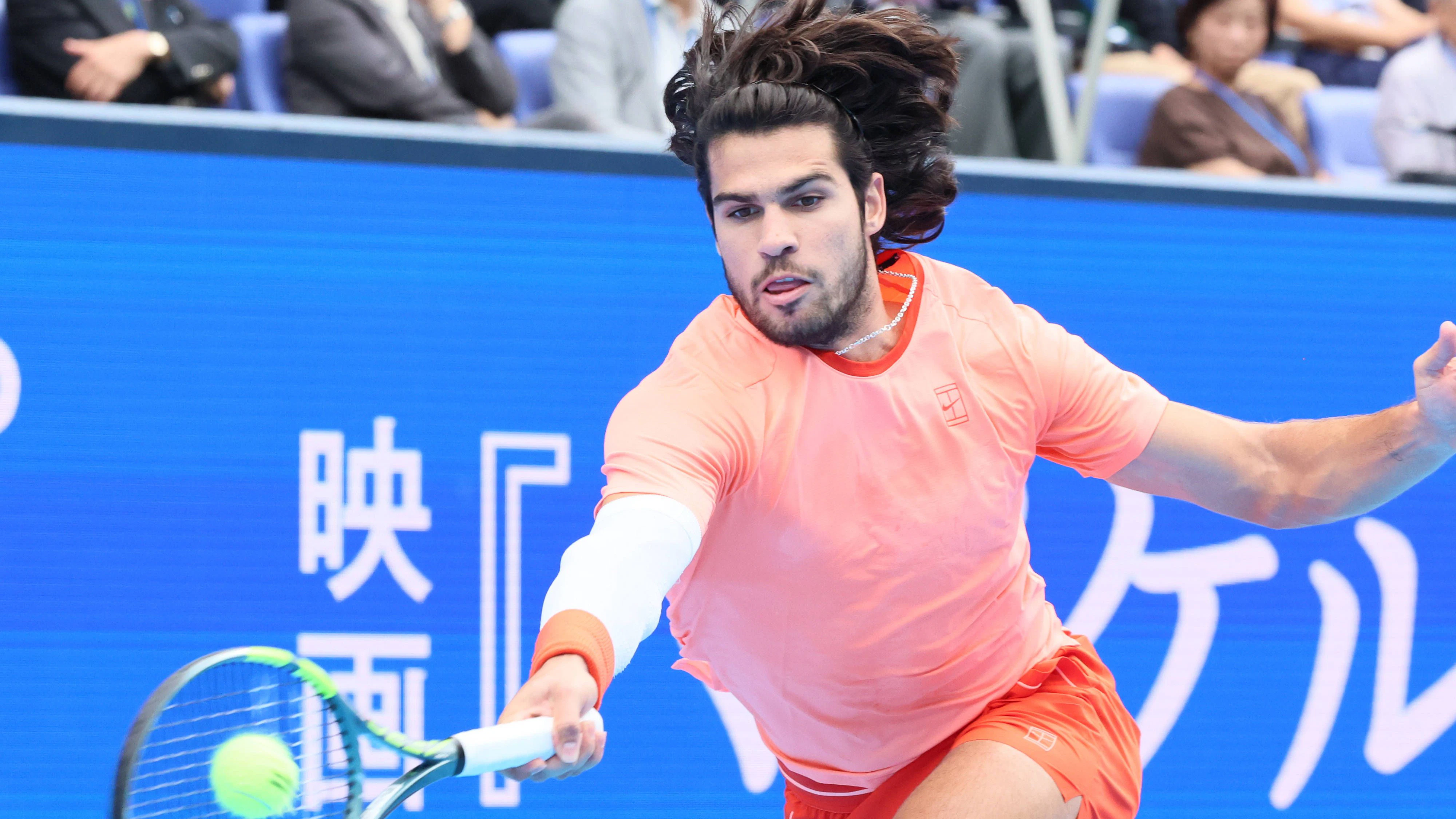 October 4, 2026, Tokyo, Japan - Carlos Alcaraz of Spain returns the ball against Denis Shapovalov of Canada during the quarter-final match of the Japan Open tennis championships at the Ariake Colosseum in Tokyo on Sunday, October 4, 2026. Shapovalov gave up the game in the middle and alcaraz advanced to the semi-final 7-6, 6-1. photo by Yoshio Tsunoda/AFLO Noxthirdxpartyxsales PUBLICATIONxNOTxINxJPN 0868518527st YoshioxTsunodax