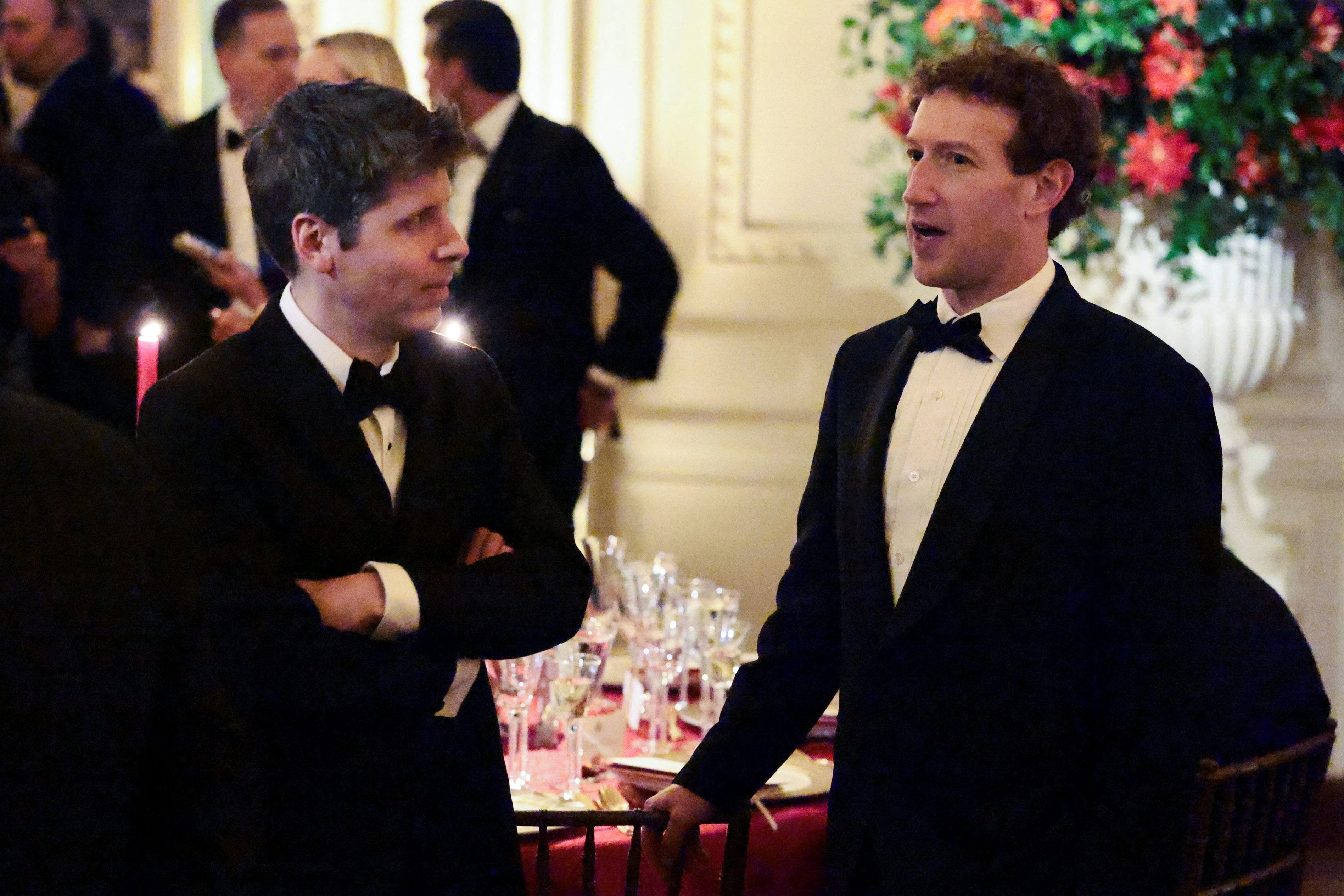 Gut vernetzt: Sam Altman plaudert mit Meta-CEO Mark Zuckerberg (Facebook, Instagram, WhatsApp) beim offiziellen Galadinner für den chinesischen Präsidenten Xi Jinping im Weißen Haus