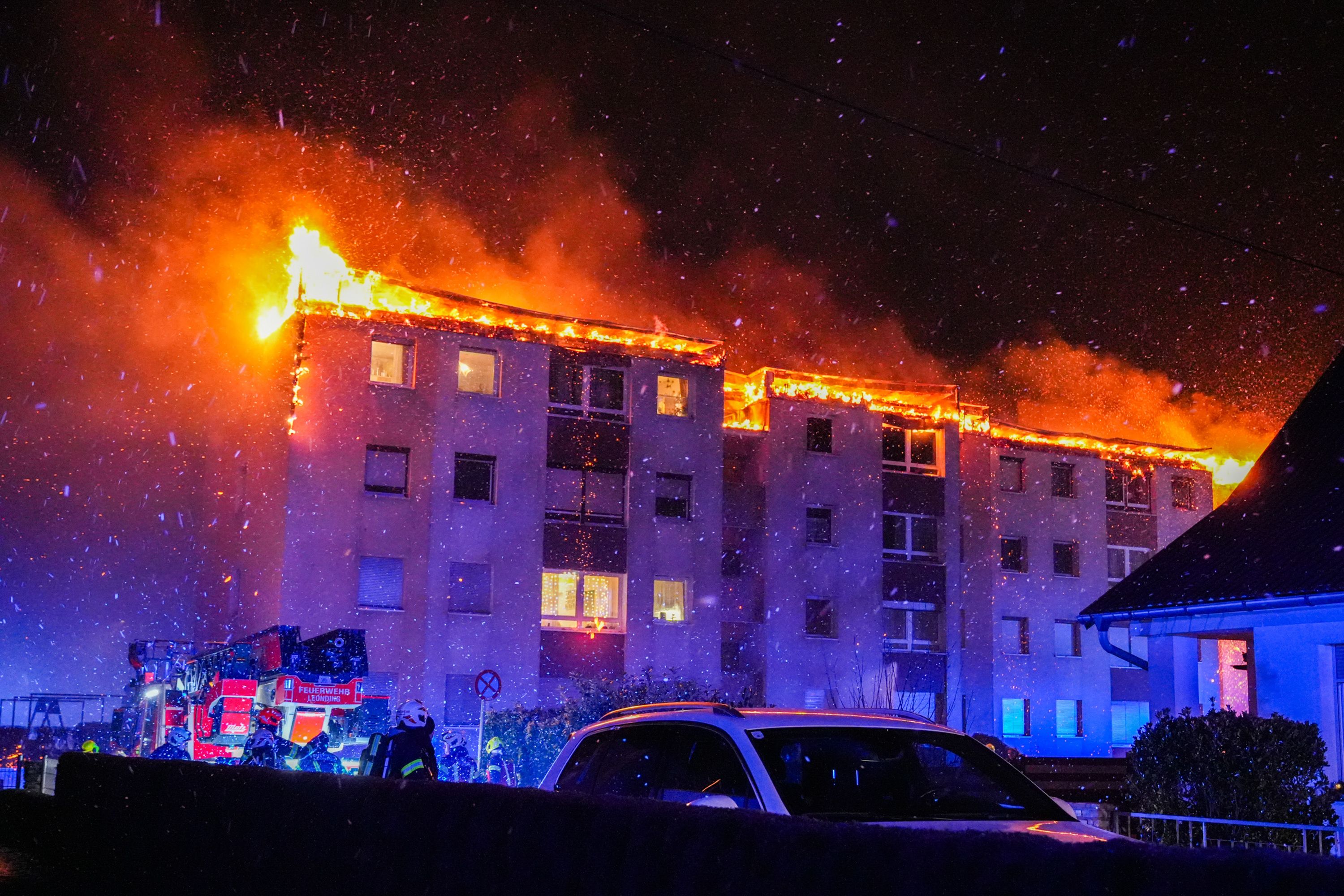 Der Wohnkomplex in Traun stand in der Silvesternacht in Flammen.