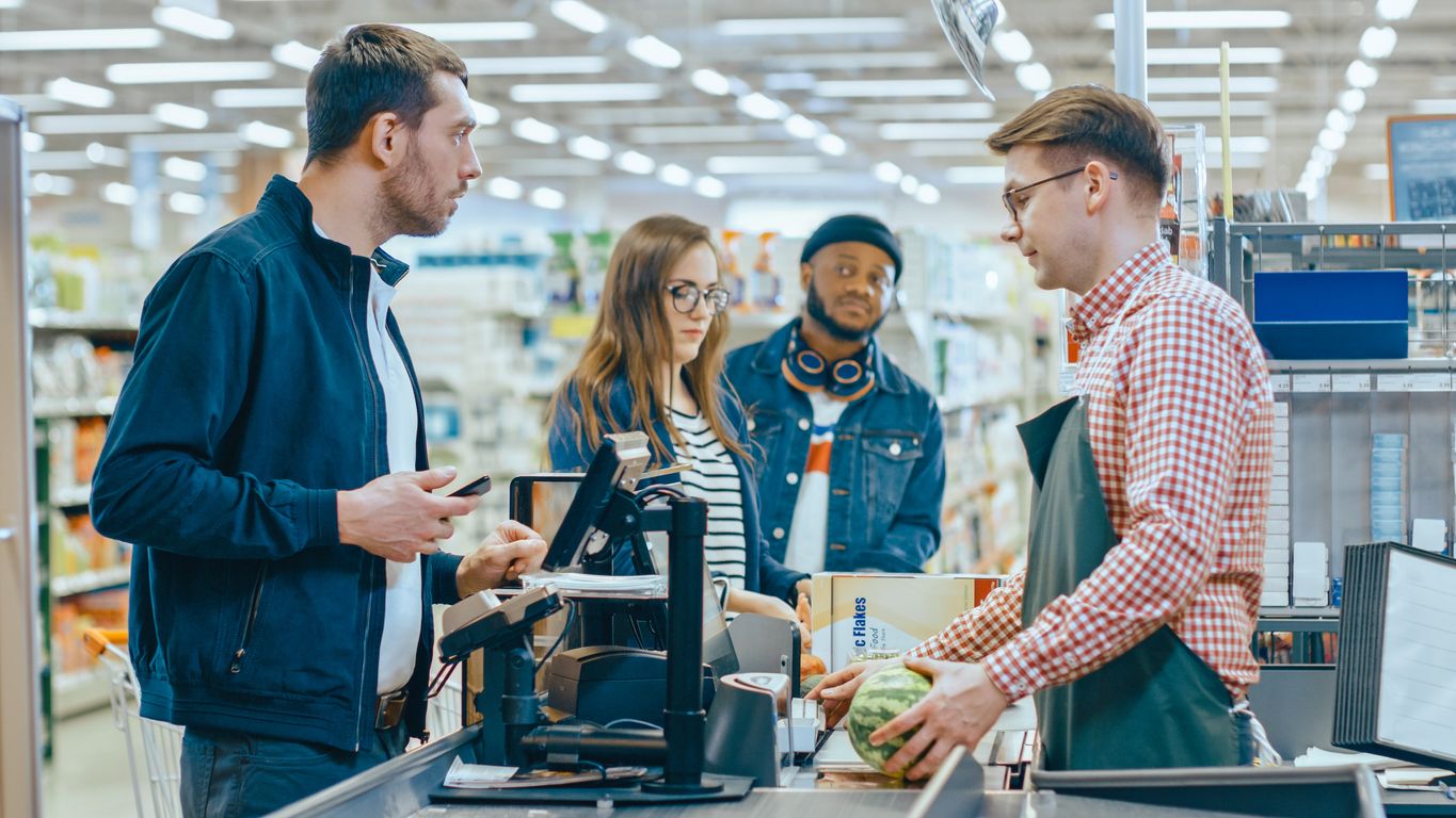 Der junge Angestellte fühlte sich von den Kunden unter Druck gesetzt.