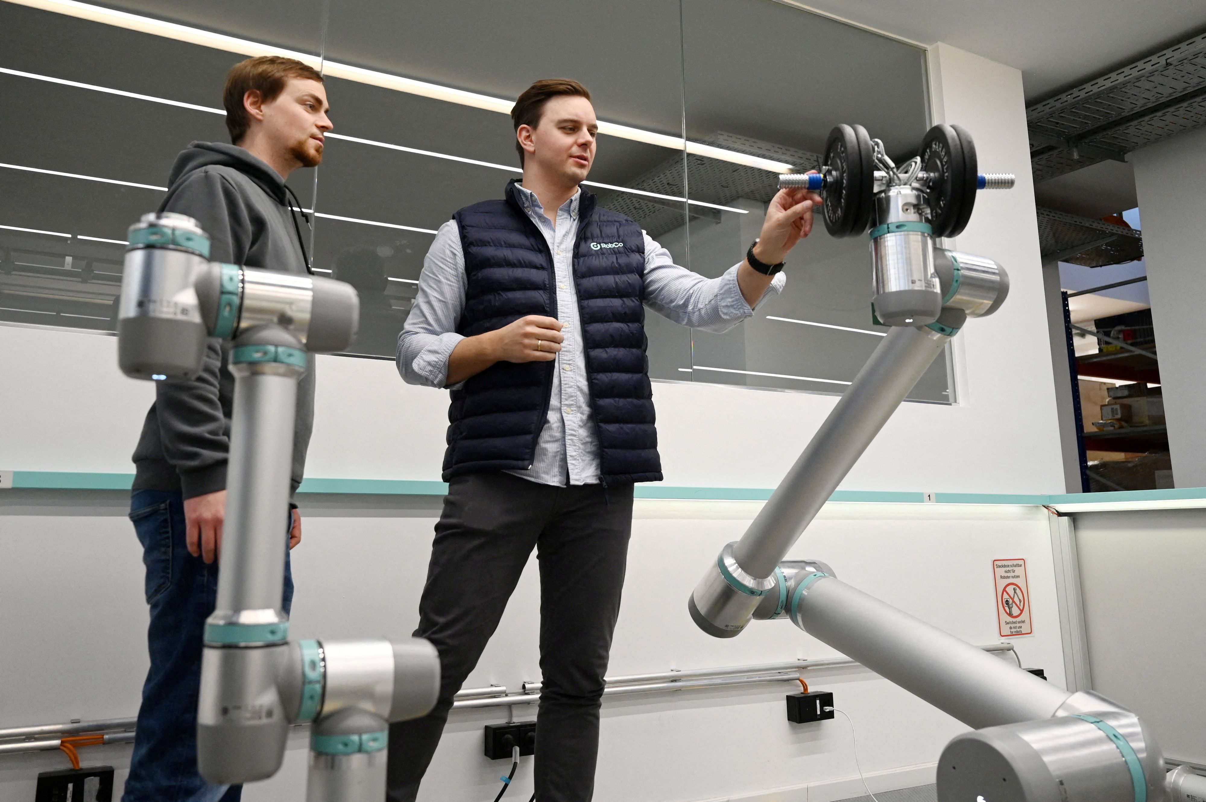 RobCo hat seine Bewertung über die Milliardenmarke gehoben. Im kommenden Jahr soll ein neuer autonomer Industrieroboter vorgestellt werden.