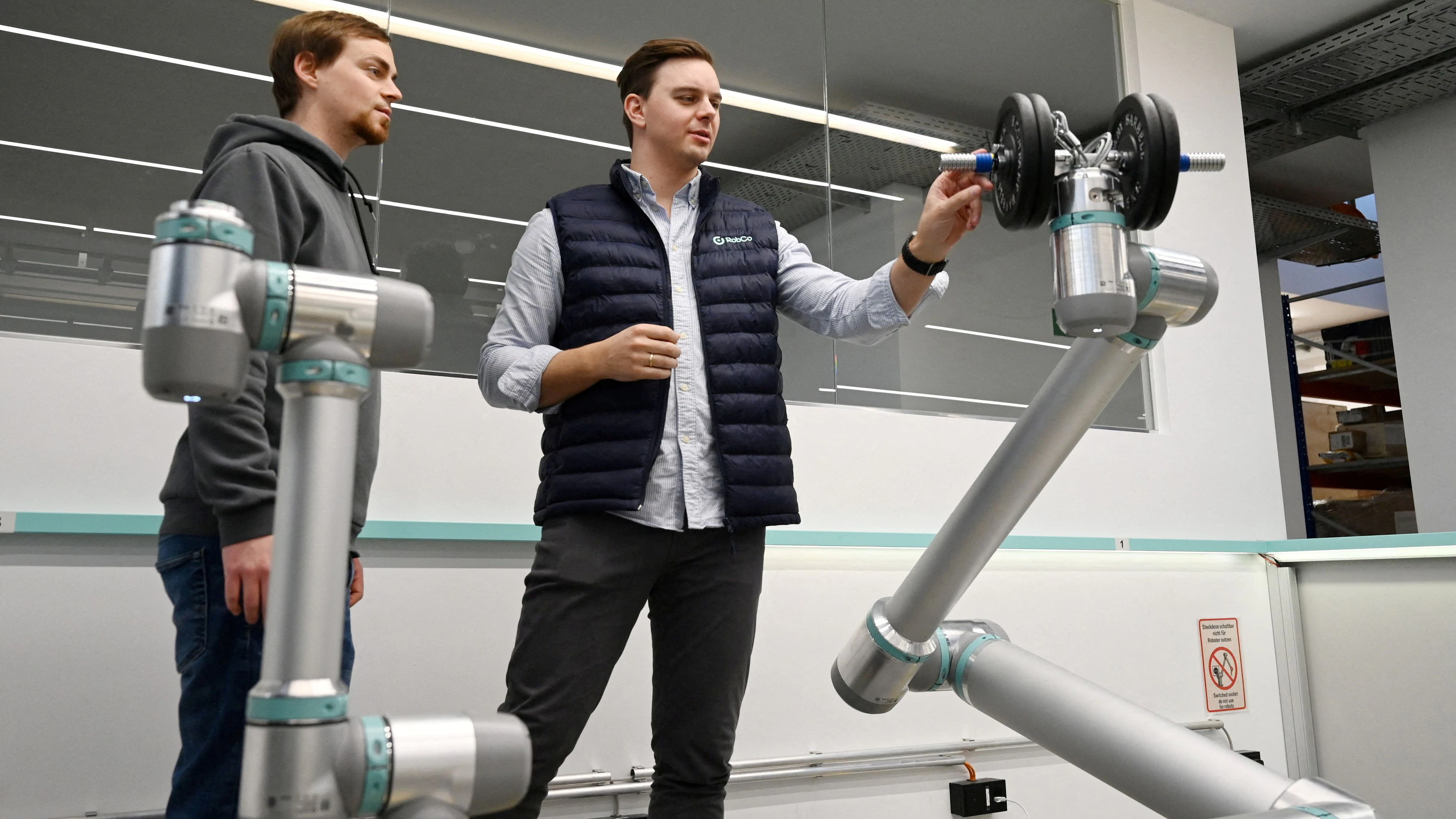 RobCo hat seine Bewertung über die Milliardenmarke gehoben. Im kommenden Jahr soll ein neuer autonomer Industrieroboter vorgestellt werden.